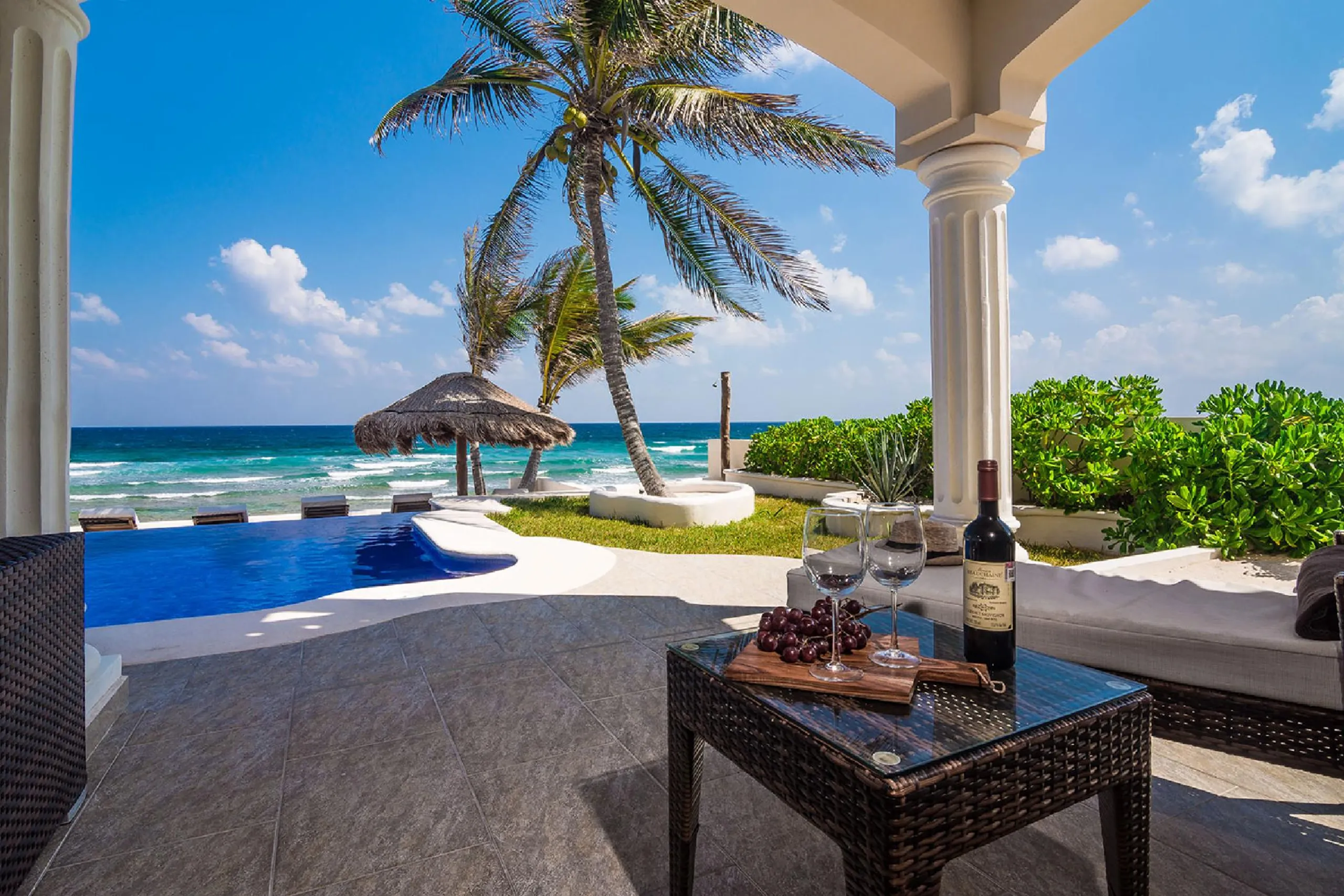 Amazing  Tankah Bay Oceanfront Estate with Infinity Pool and Private Beach — photograph 7