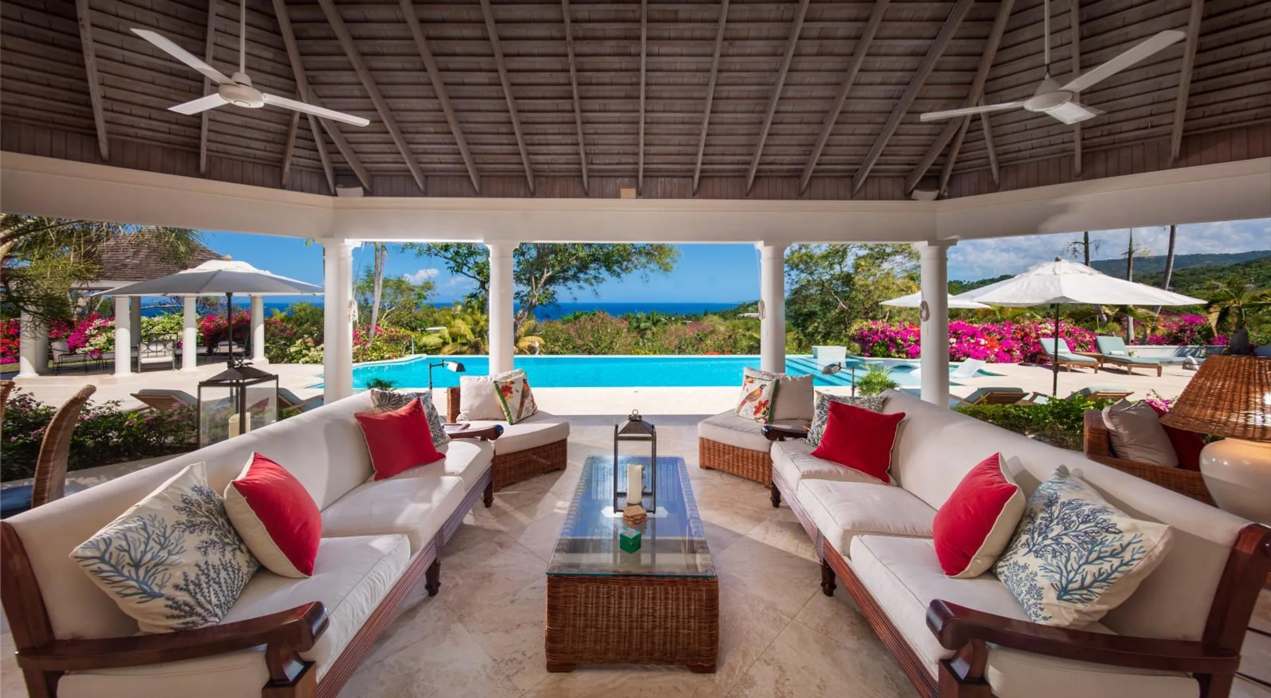 Posh Paradise Villa with Private Pool, Gazebo, and Stunning Ocean Views — photograph 2