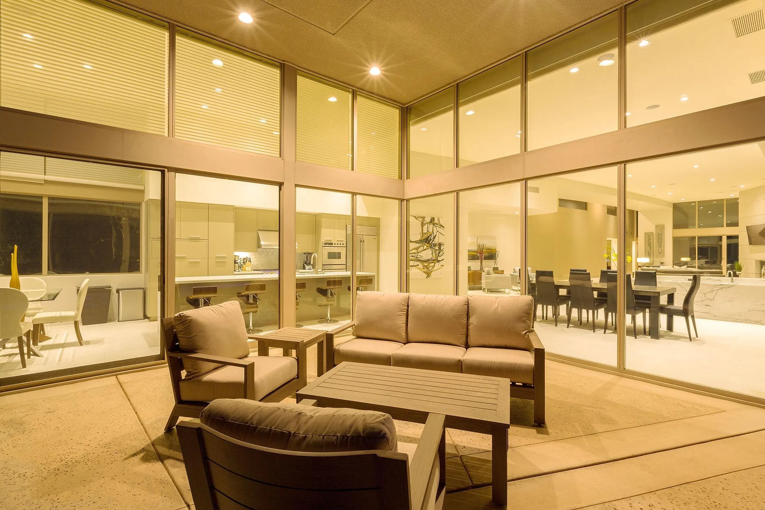 Modern Luxury Villa with Private Pool and Sweeping Views — photograph 6