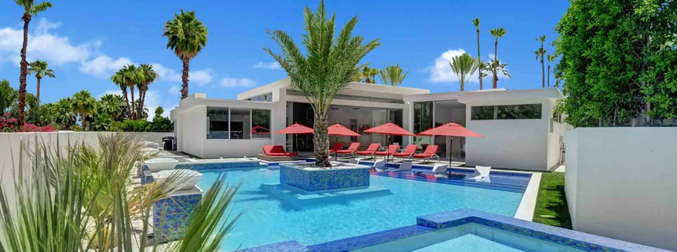 Palm Springs Designer Home: 1,800 Sq. Ft. Pool, 5 Master Suites & Mountain Views — photograph 2