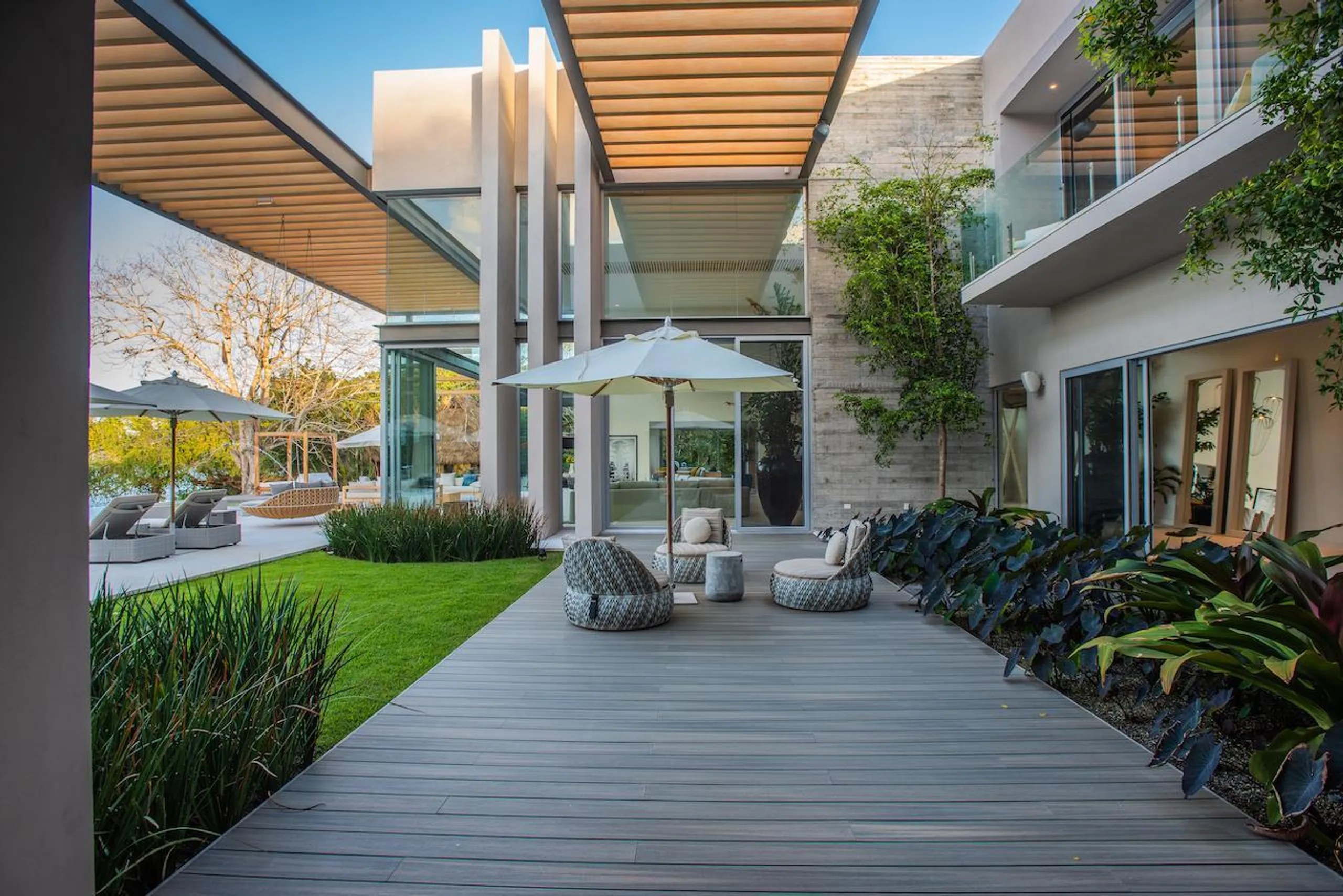 Architectural Punta Mita Estate with Large Infinity Pool and Ocean Views — photograph 5