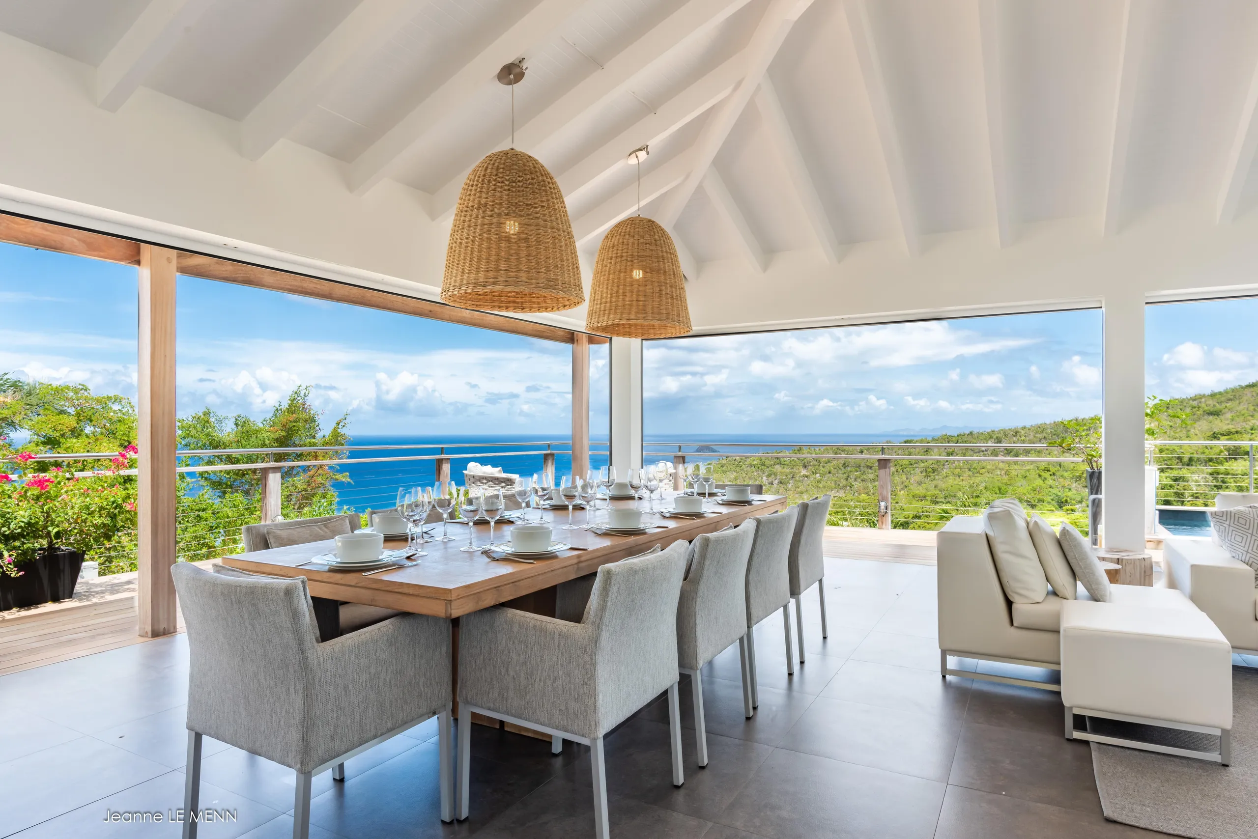 Lavish Oceanside Villa with Private Pool and Outdoor Grill — photograph 6