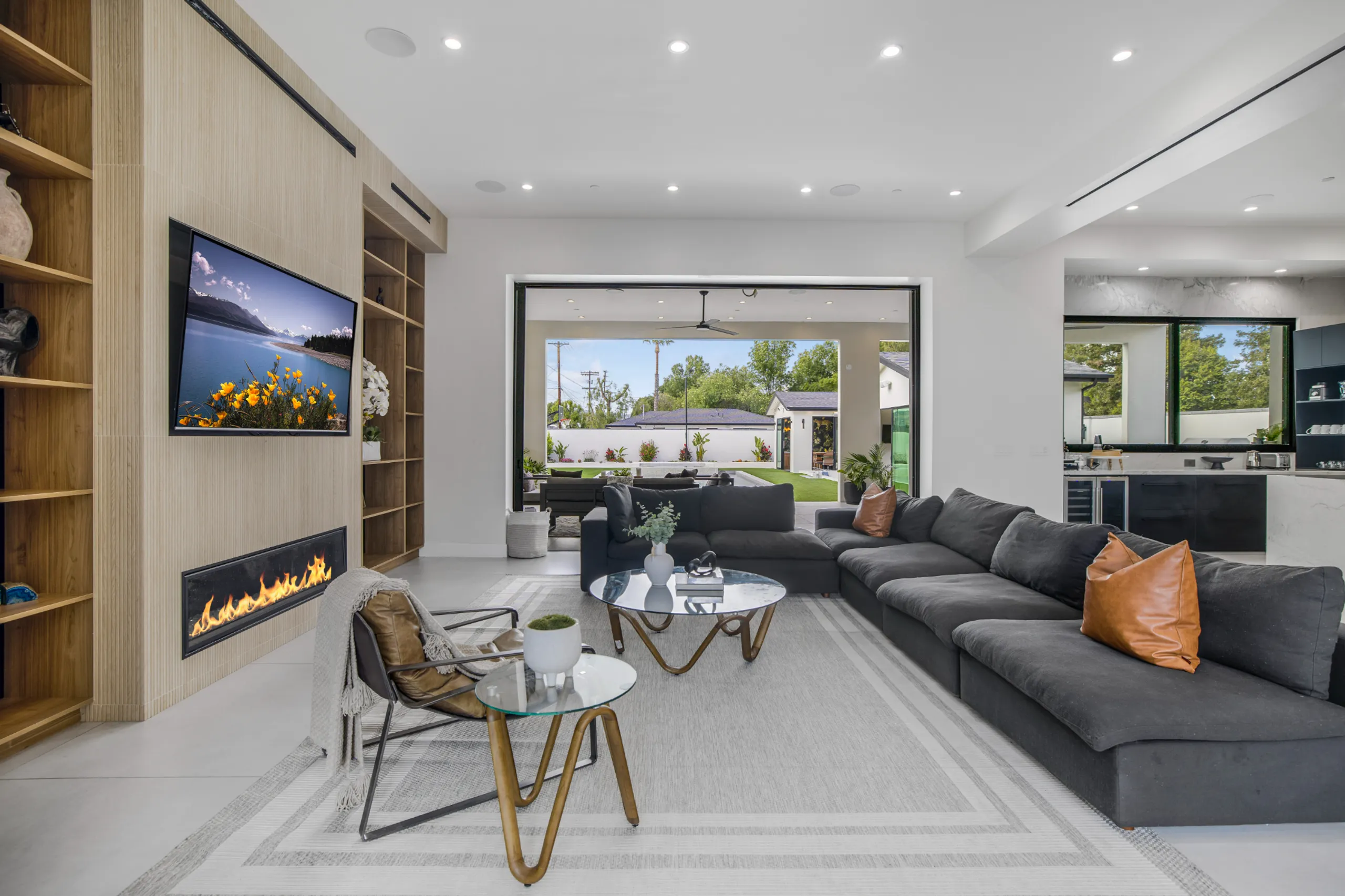 Majestic 7-Bedroom Gated Woodland Hills Estate with Theater, Pool & Guest Homes — photograph 7