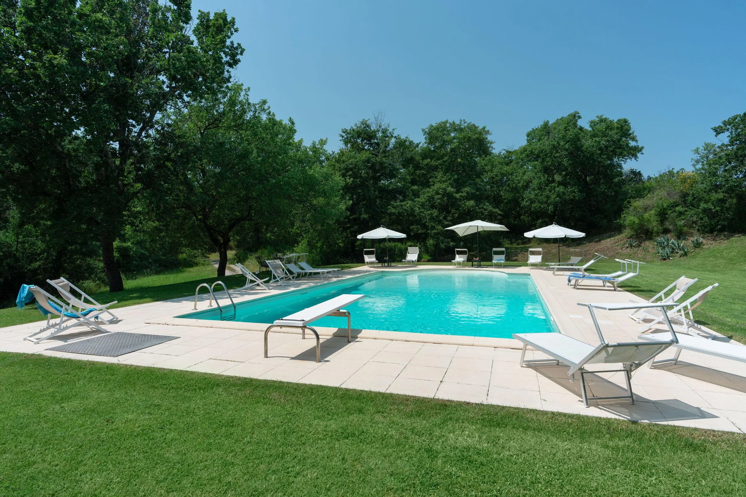 Superb Tuscan Estate with private Pool and Vineyard Views — photograph 9