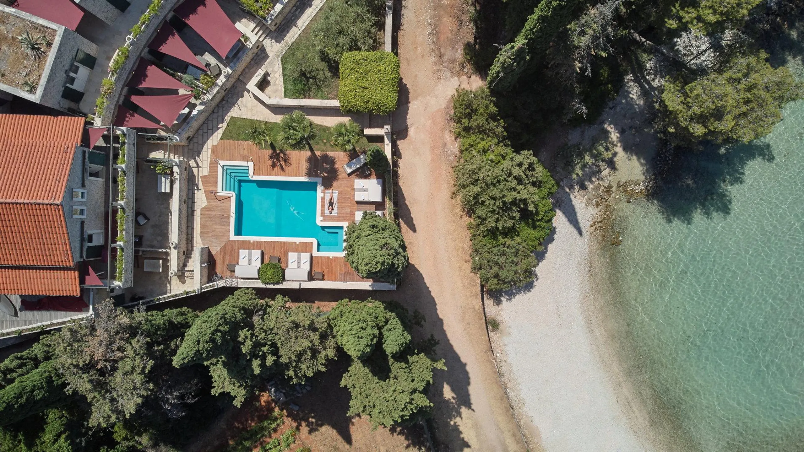 Exquisite 6 Bedroom Villa with Private Heated Pool and Sea Views — photograph 7