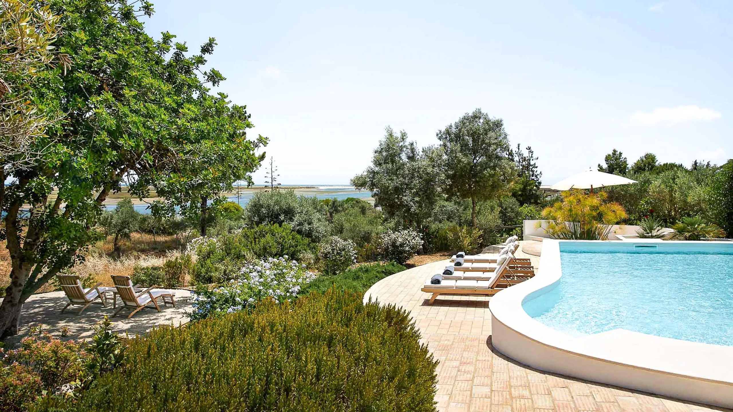 Gleaming Beachside Villa with Two Private Pools and Underfloor Heating, Luz De Tavira