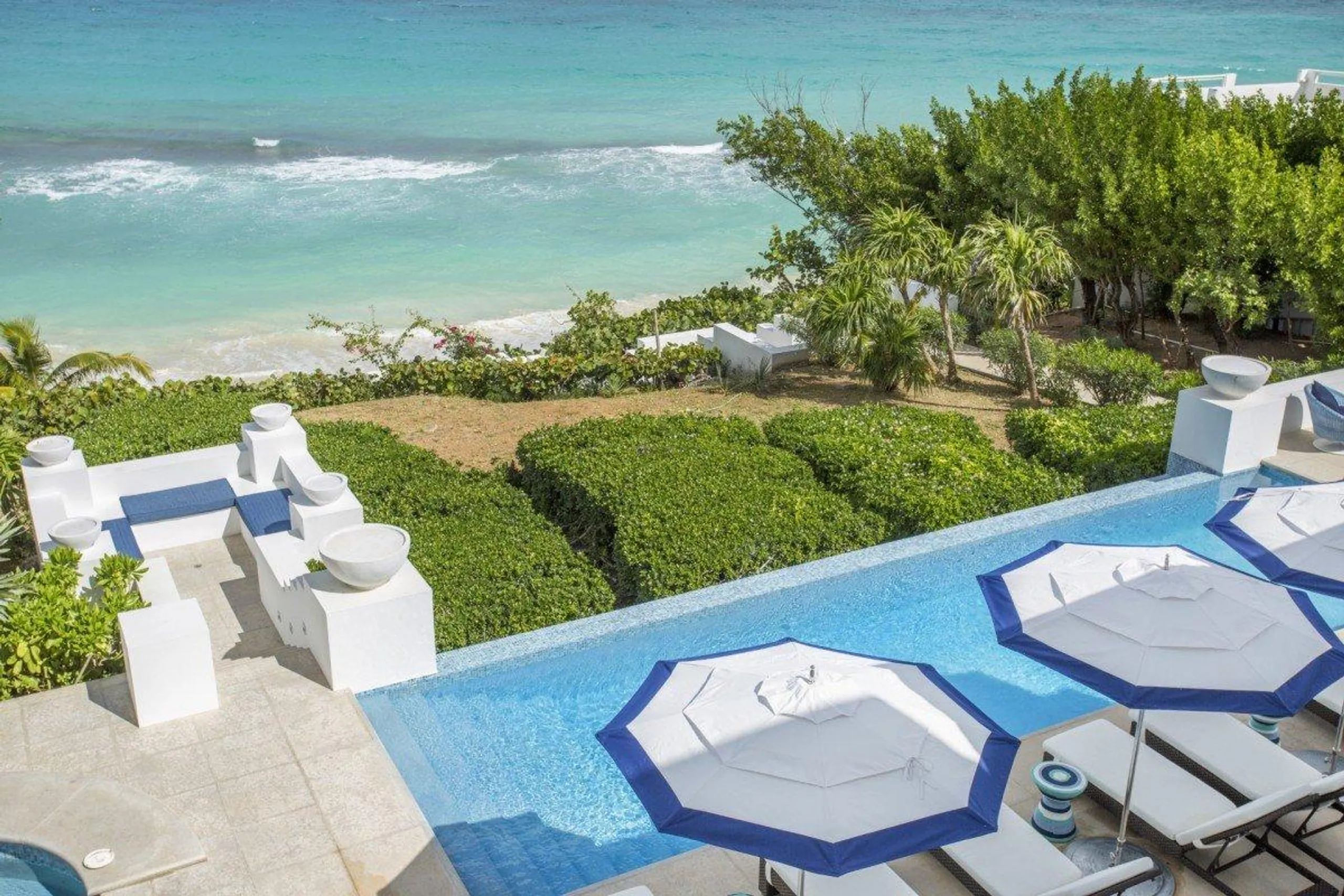 Opulent Long Bay Villa with Infinity Pool — photograph 2