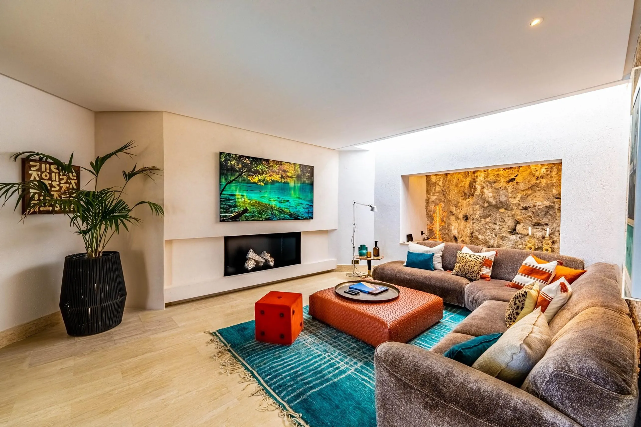 Statuesque 8BR Villa with Pool and Ibiza Town Views — photograph 10