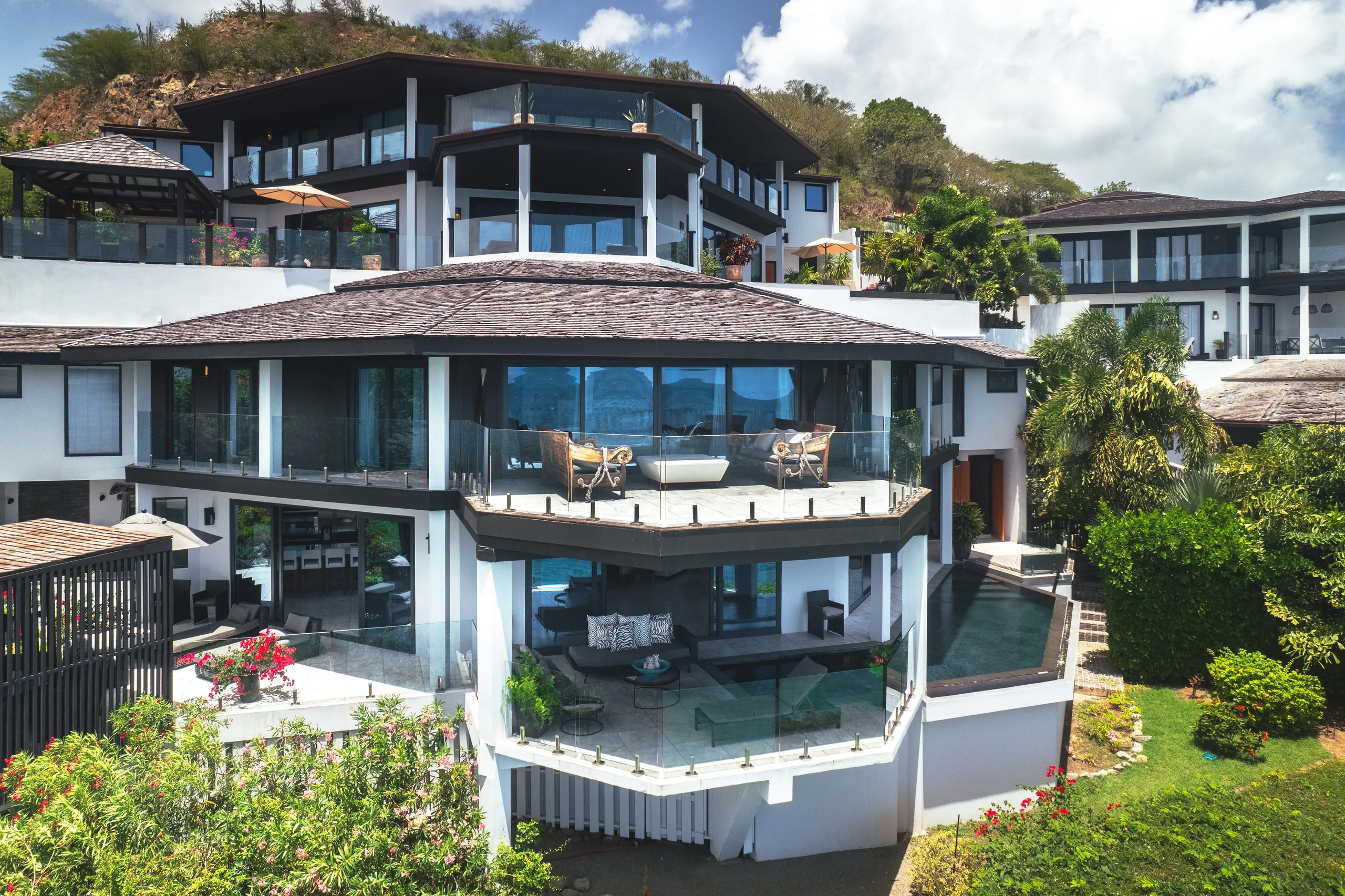 Prestige Oceanfront Villa with Infinity Pool and Spectacular Views, Antigua