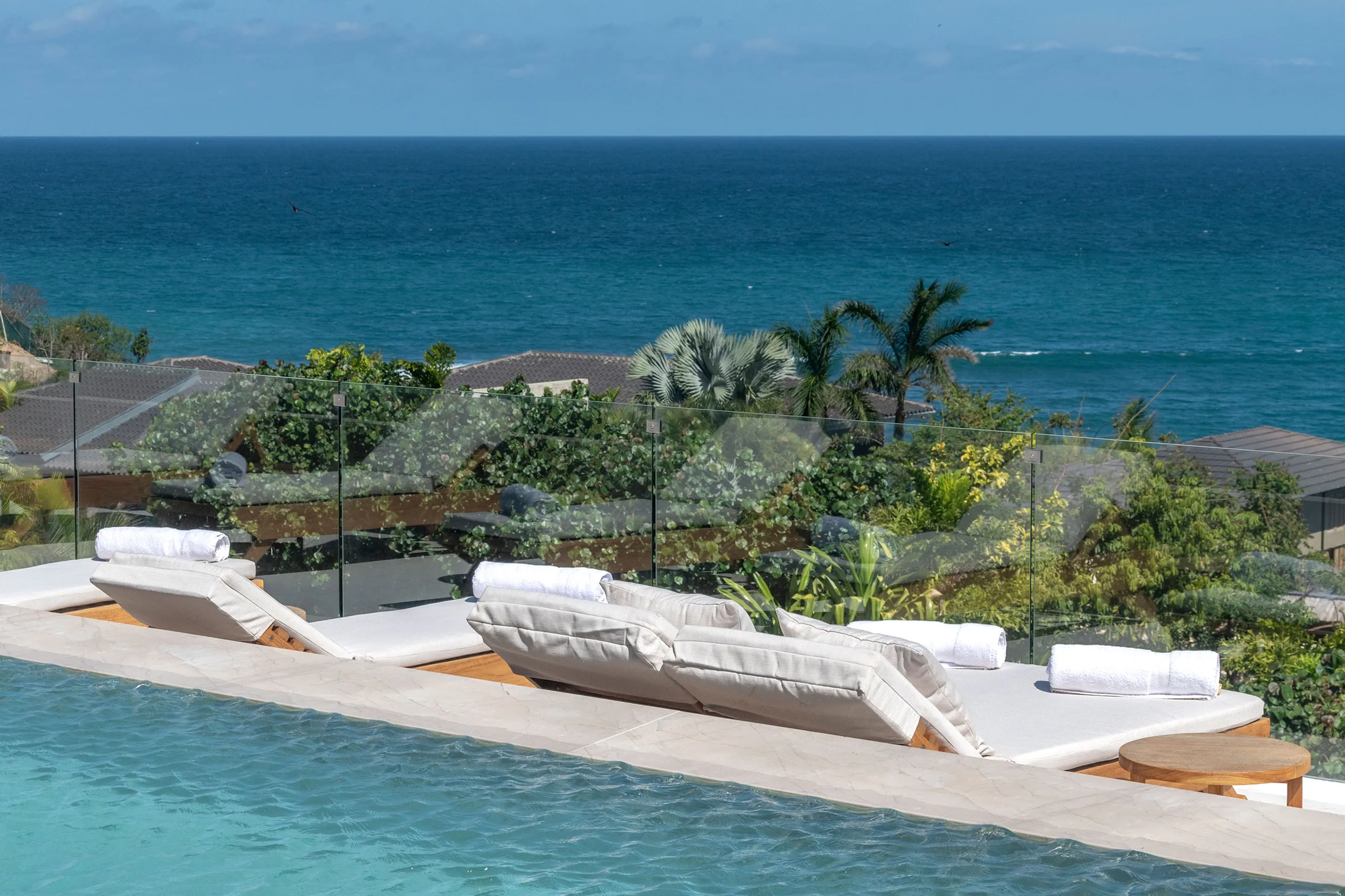 Majestic Oceanview Kupuri Estate with Infinity Pool, Golf Simulator, and Sauna with Ocean Views — photograph 4