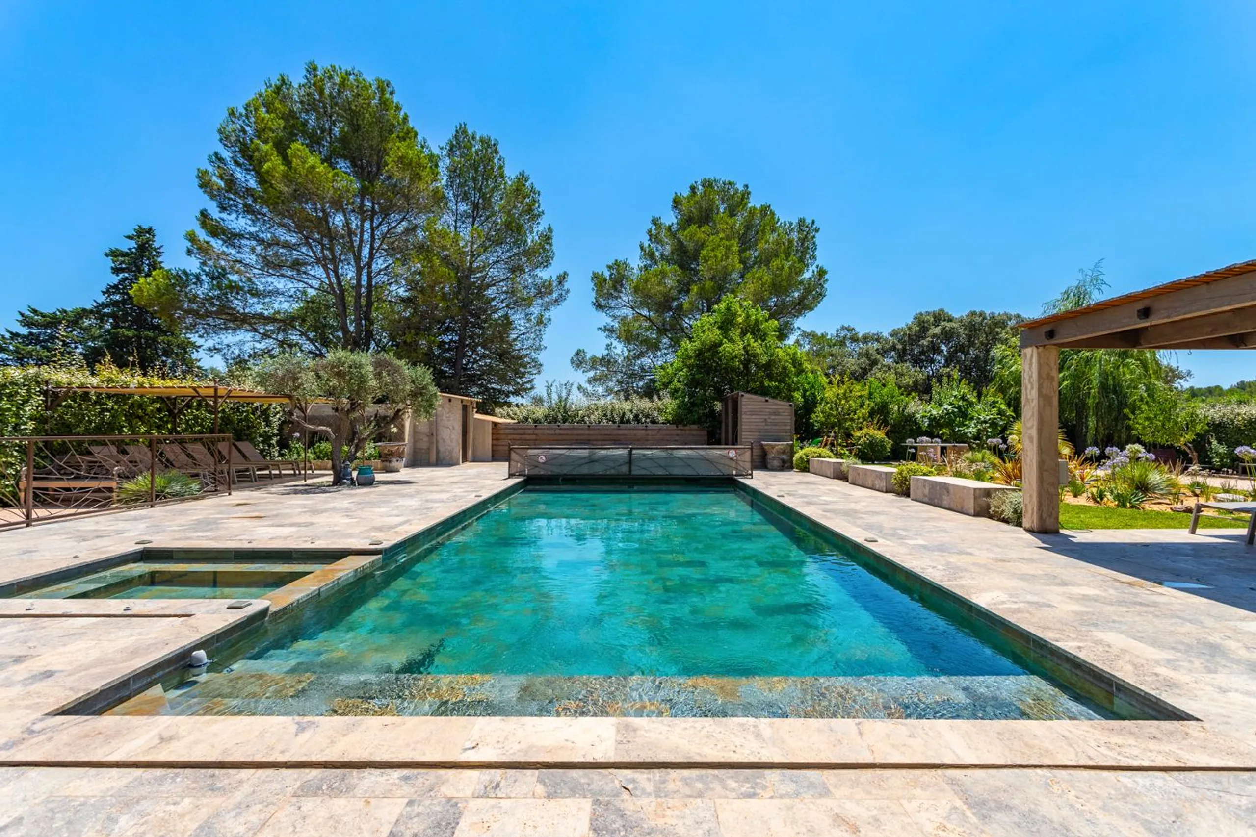 Captivating 4BR Villa with Private Pool and Vineyards — photograph 5