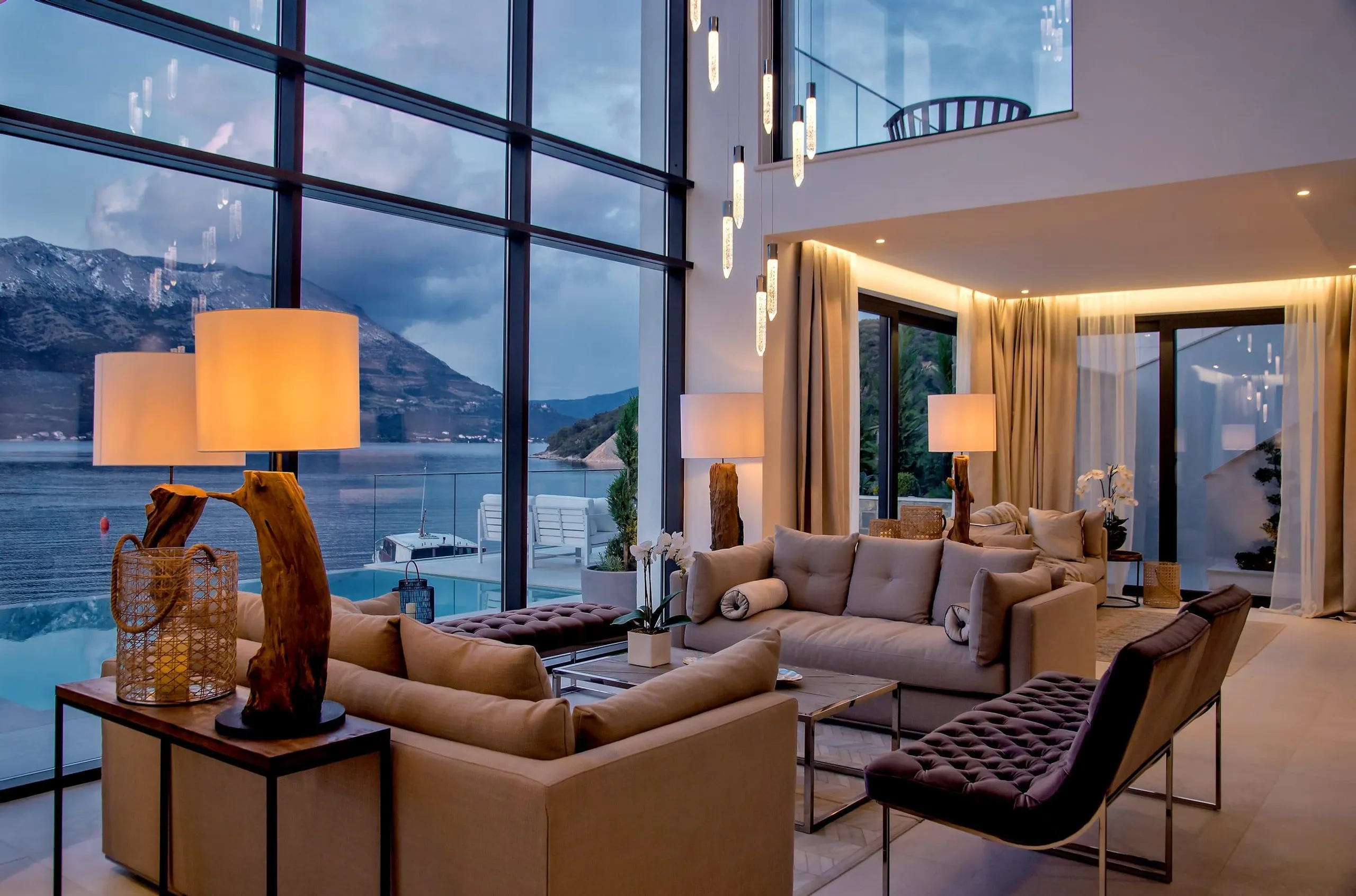 Grand Intense Villa with High End Beachfront — photograph 3