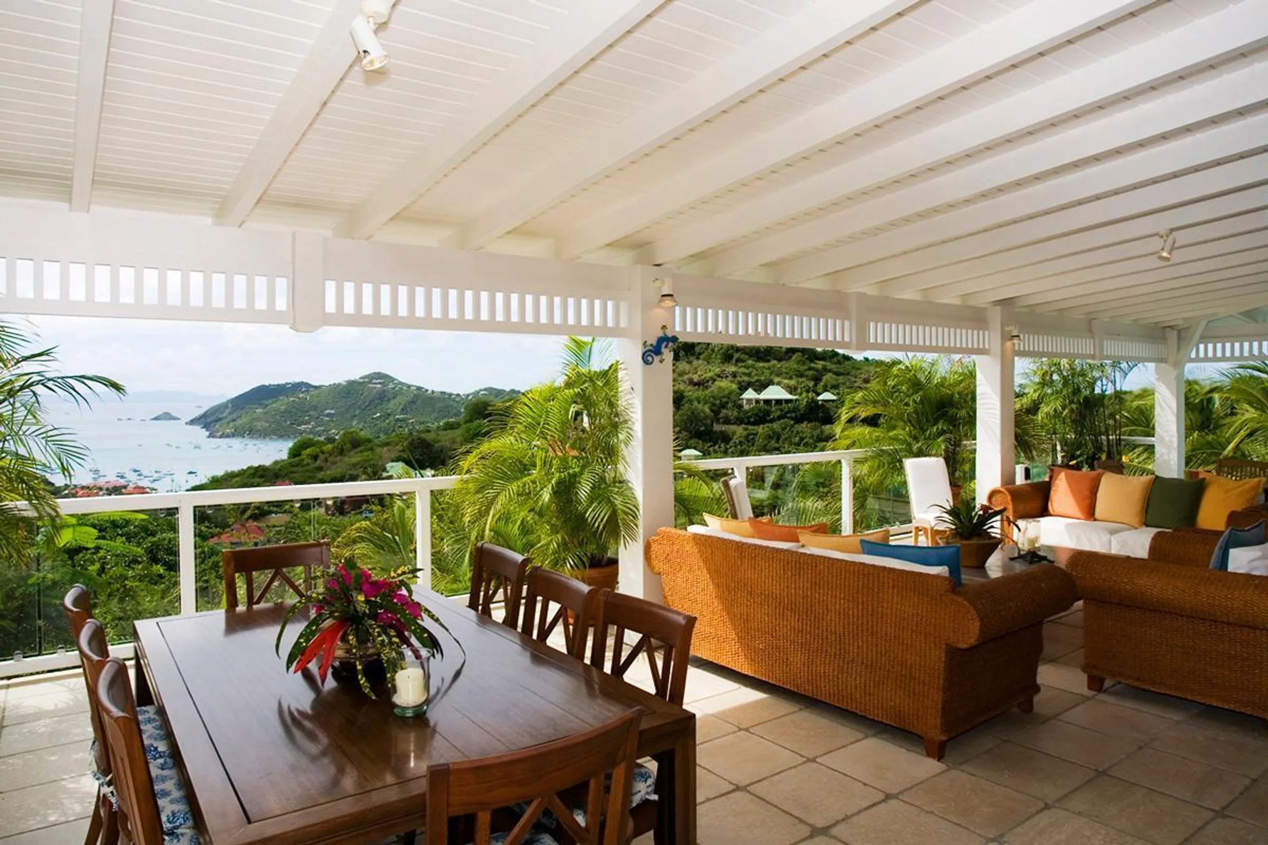 Elegant Paradise Escape with Private Pool and Ocean Views — photograph 3