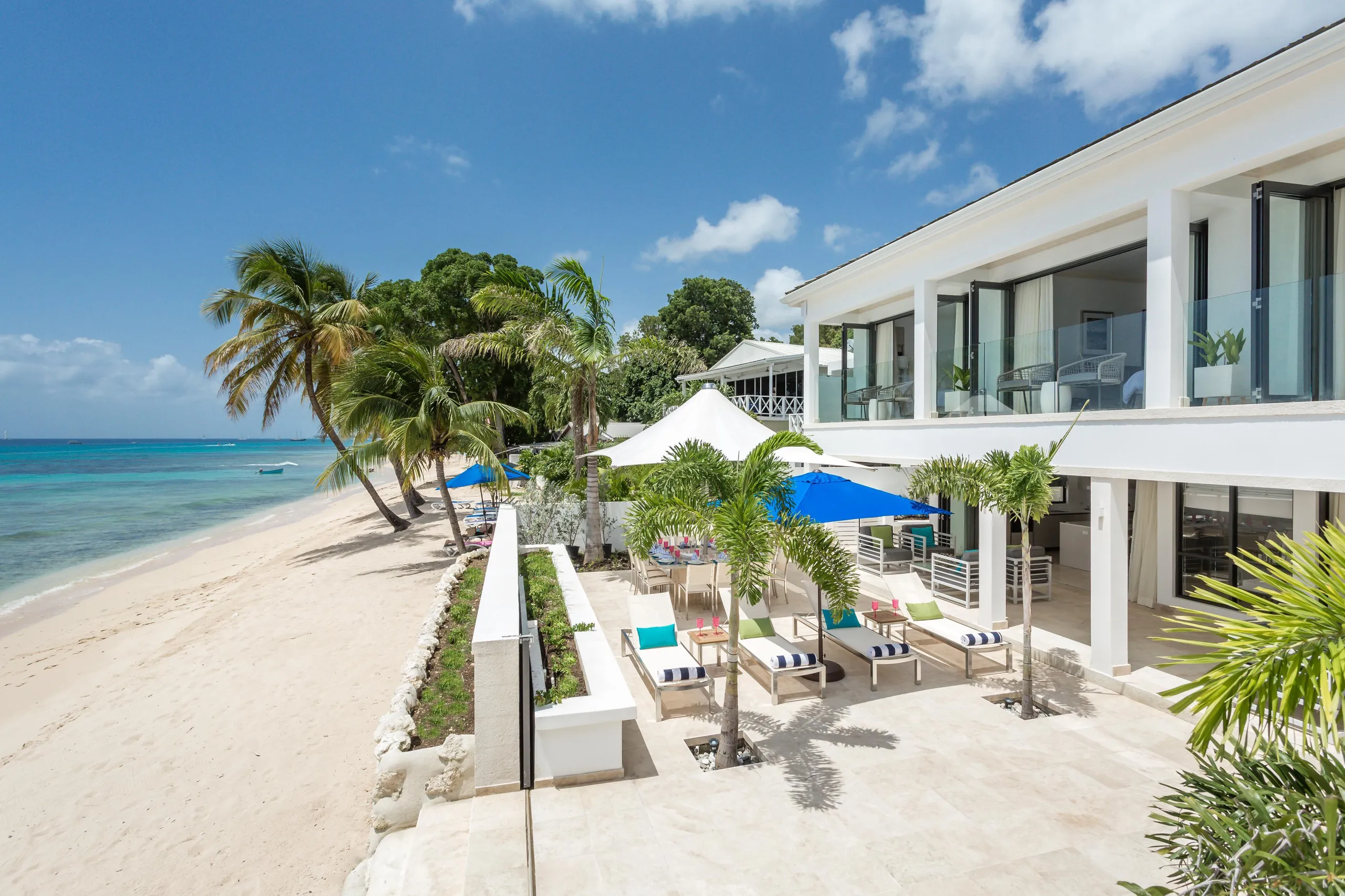 Modern Contemporary Luxe Villa with Private Pool and Direct Beach Access — photograph 6
