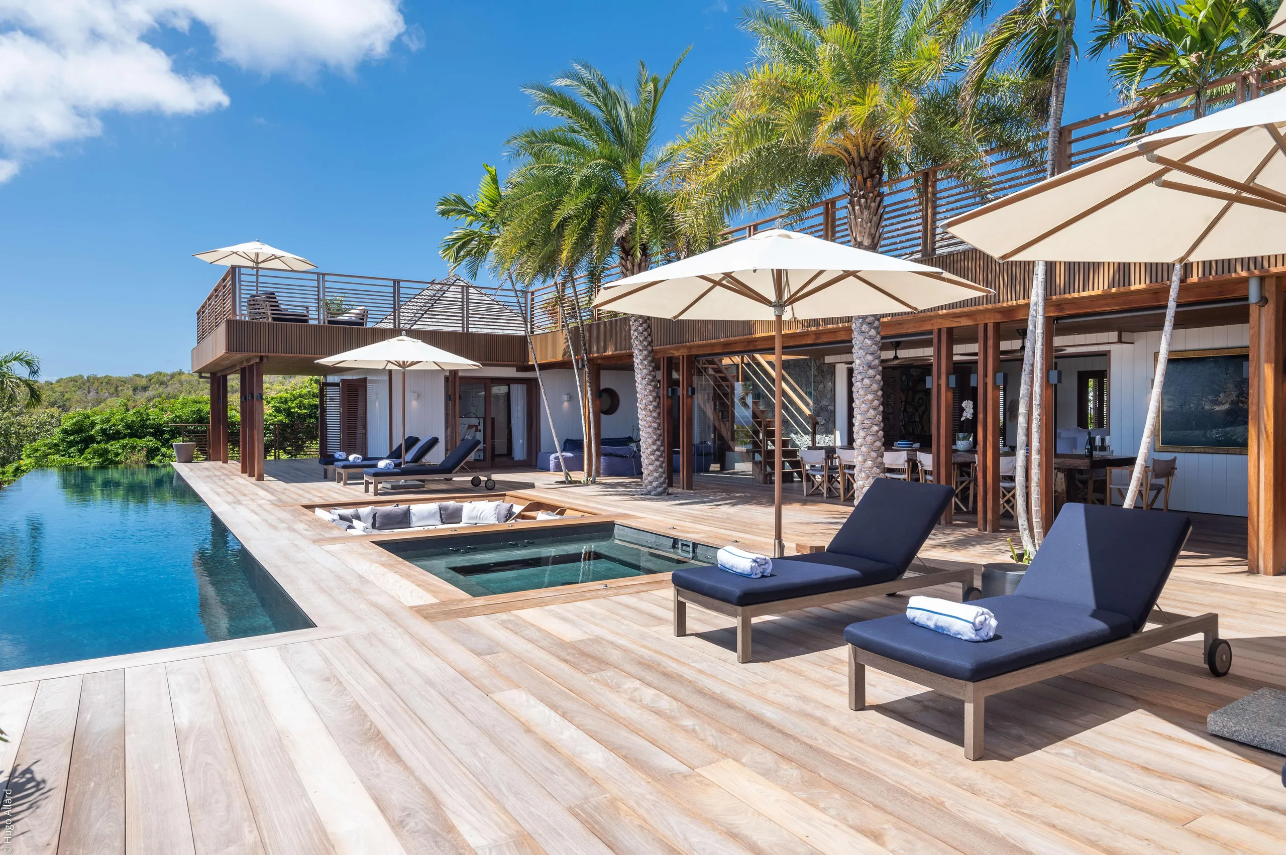 Seaside Majestic Villa With Infinity Pool and Spectacular Ocean Views — photograph 3