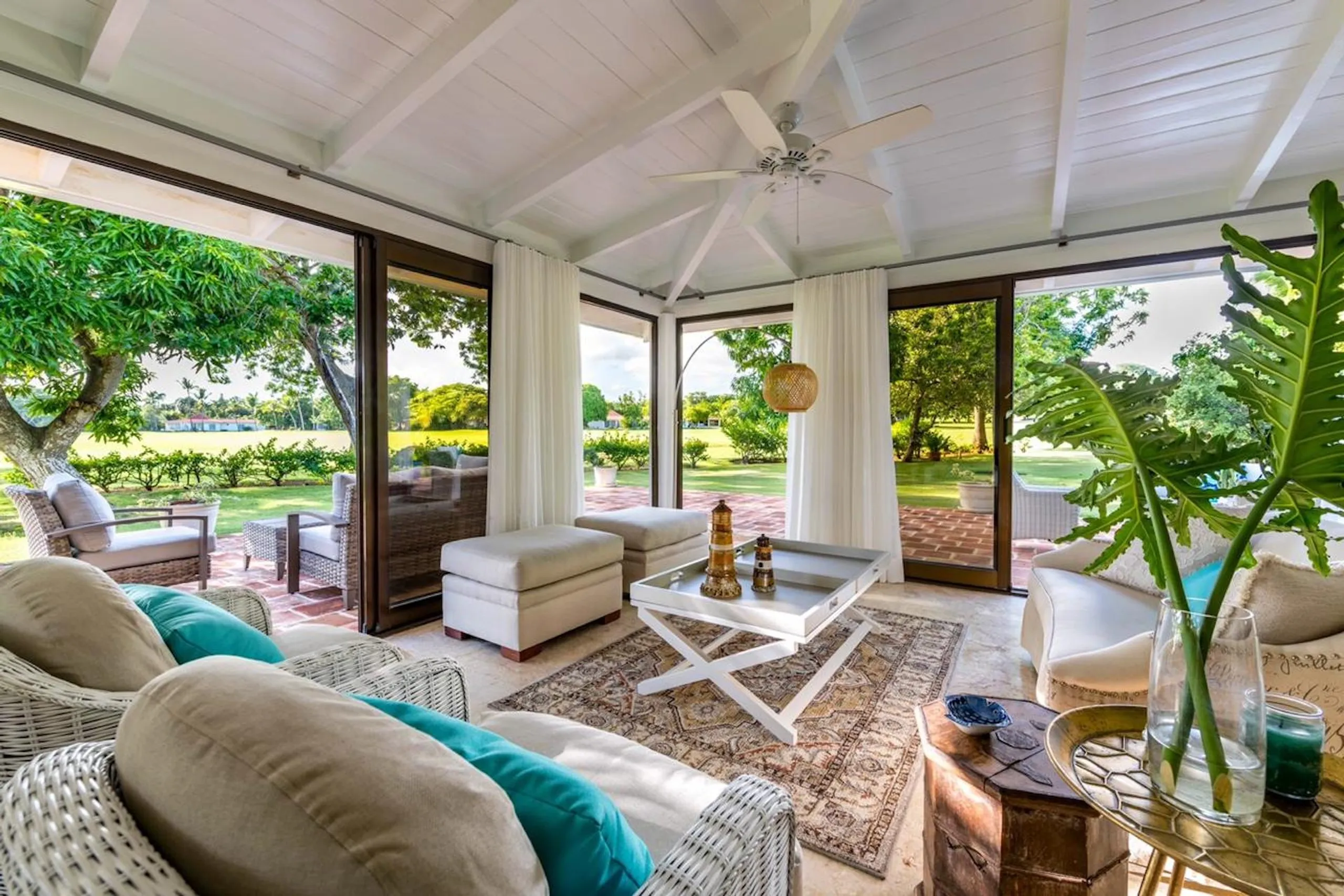 Deluxe Relaxation in Casa de Campo with Secluded Pool, Jacuzzi and Golf Course Nearby — photograph 3