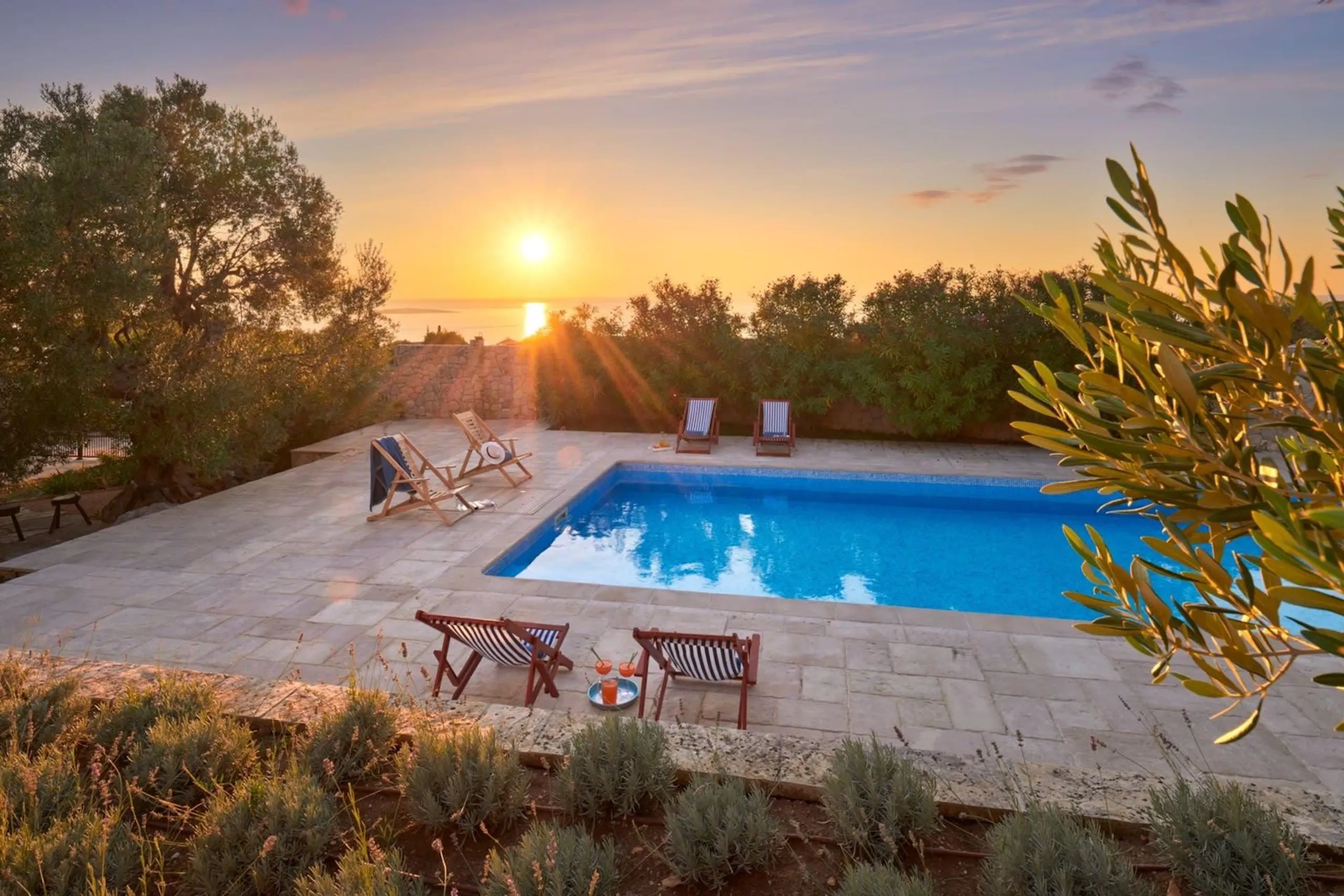 Serene Oceanview Villa with Luxury Pool, Lun