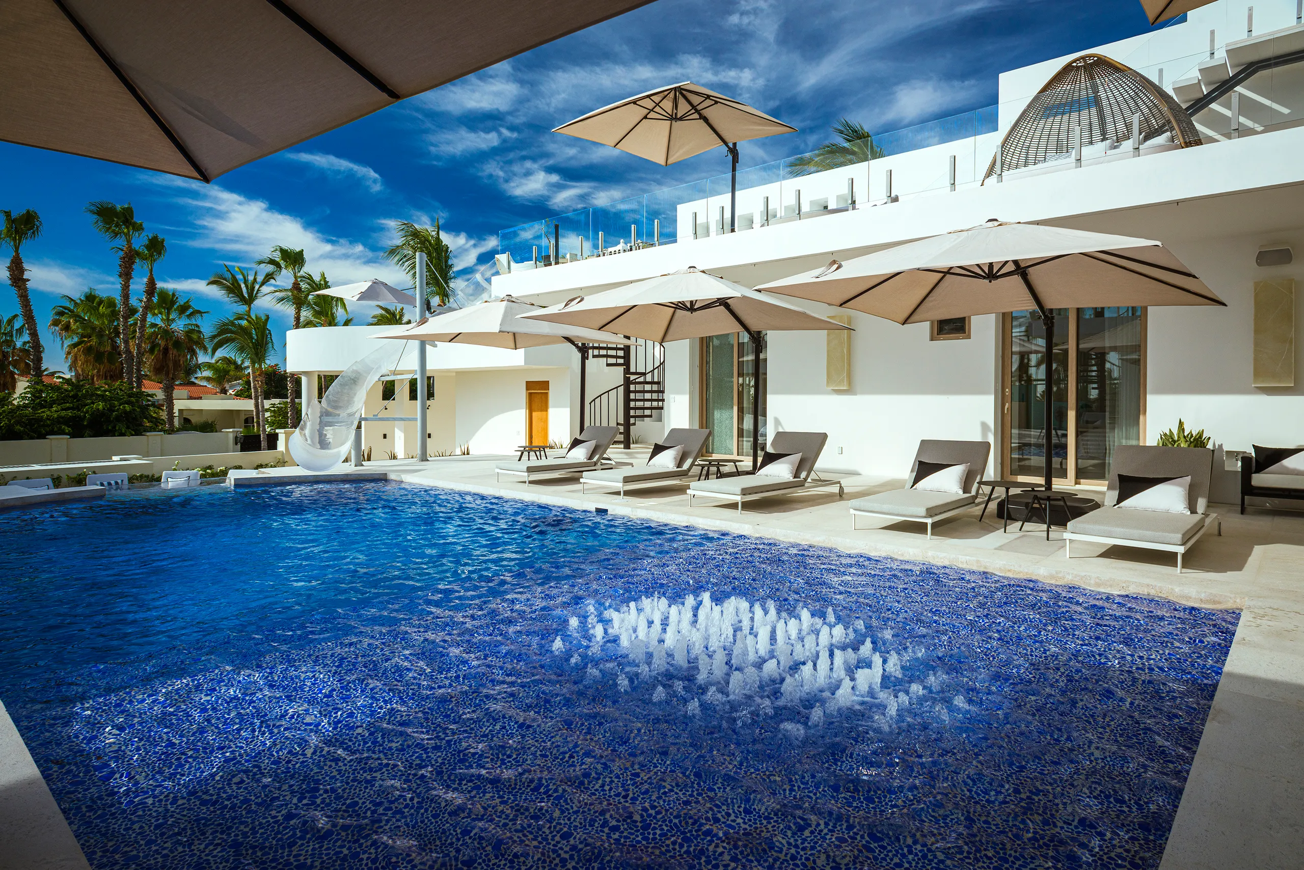 Modern Contemporary UltraLuxe Villa with Pool and Ocean Views — photograph 3