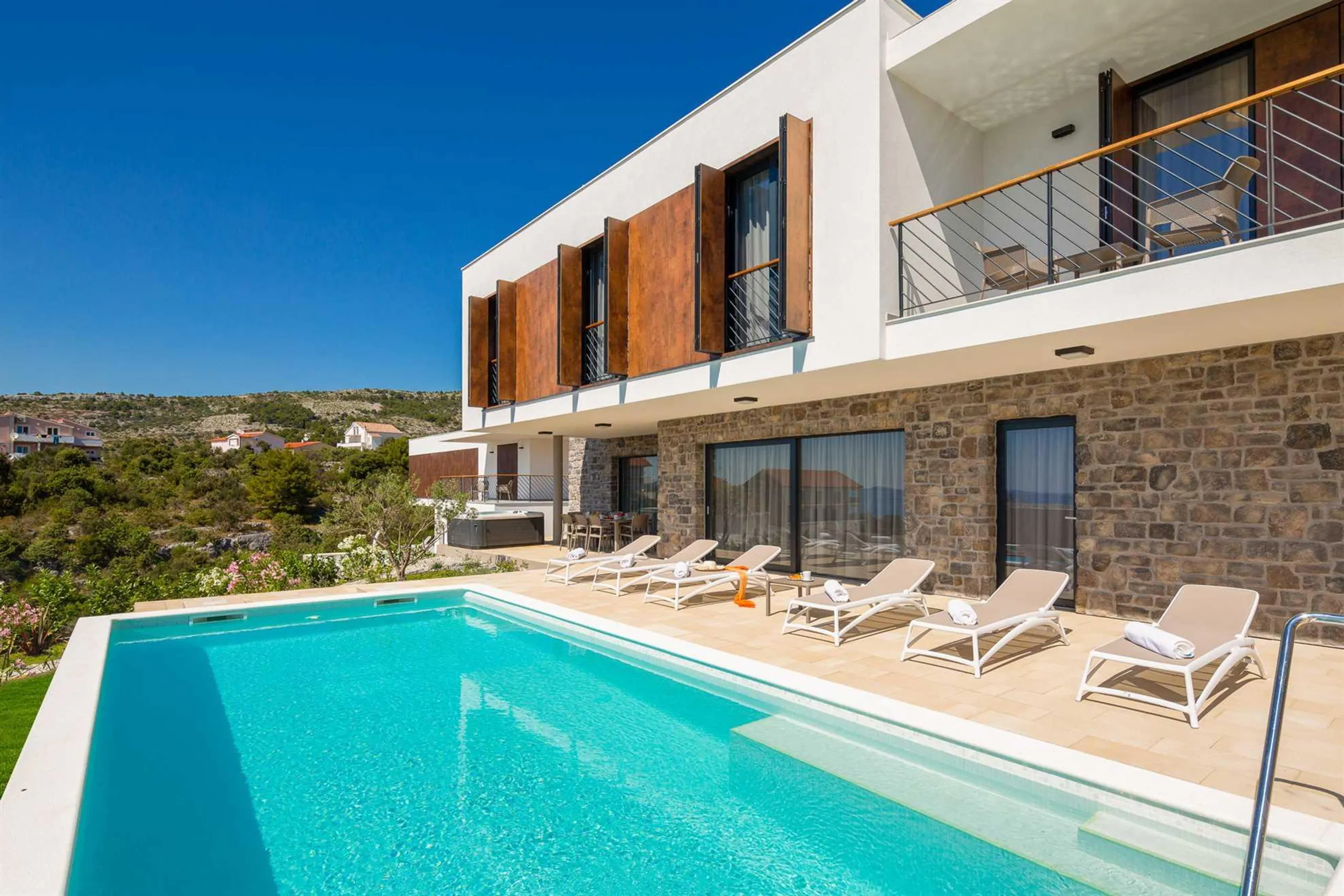 Sophisticated Contemporary Villa with Pool and Jacuzzi near Primosten Beach — photograph 2