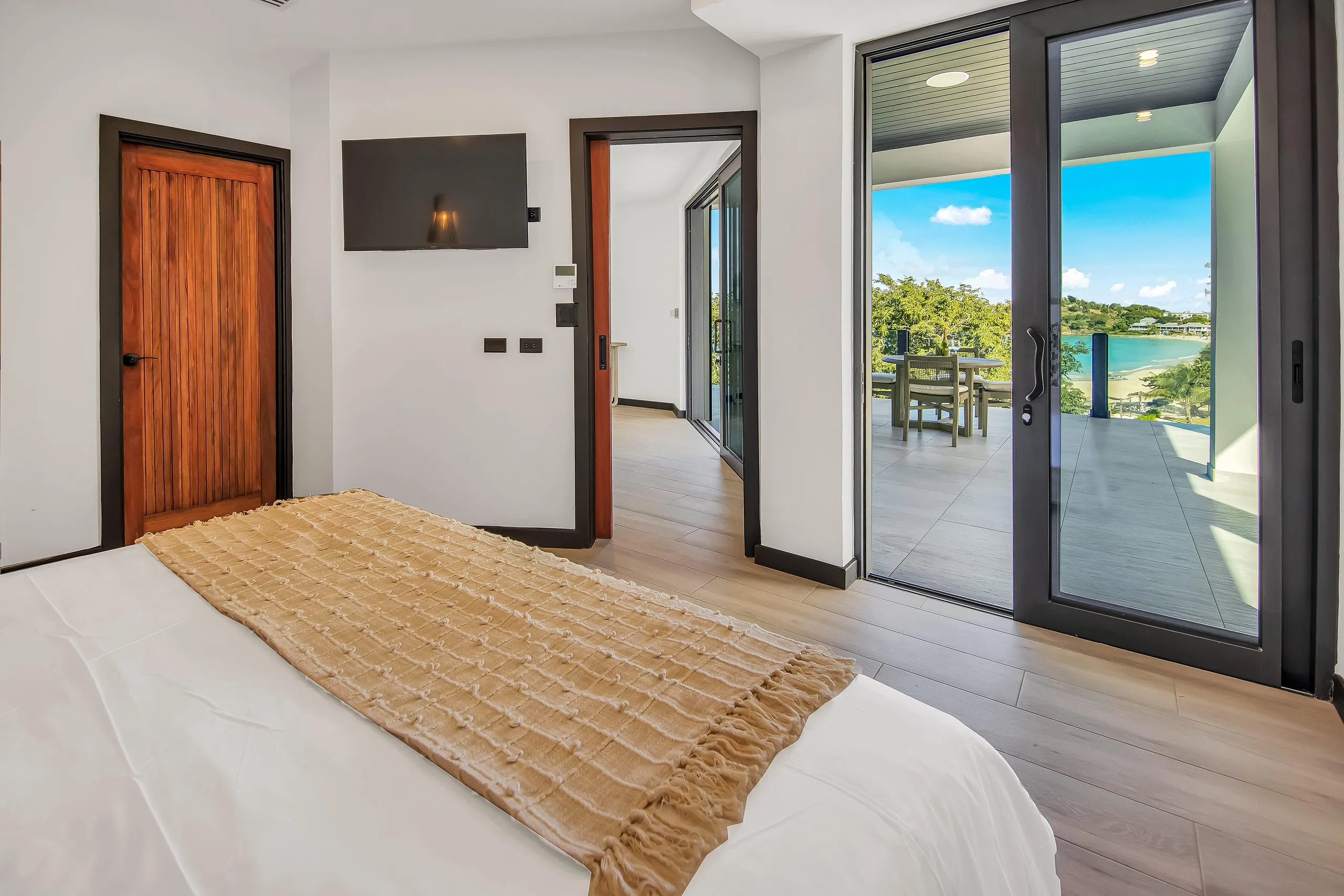 Posh Oeanfront 3Bedroom Villa with Spectacular Views — photograph 11