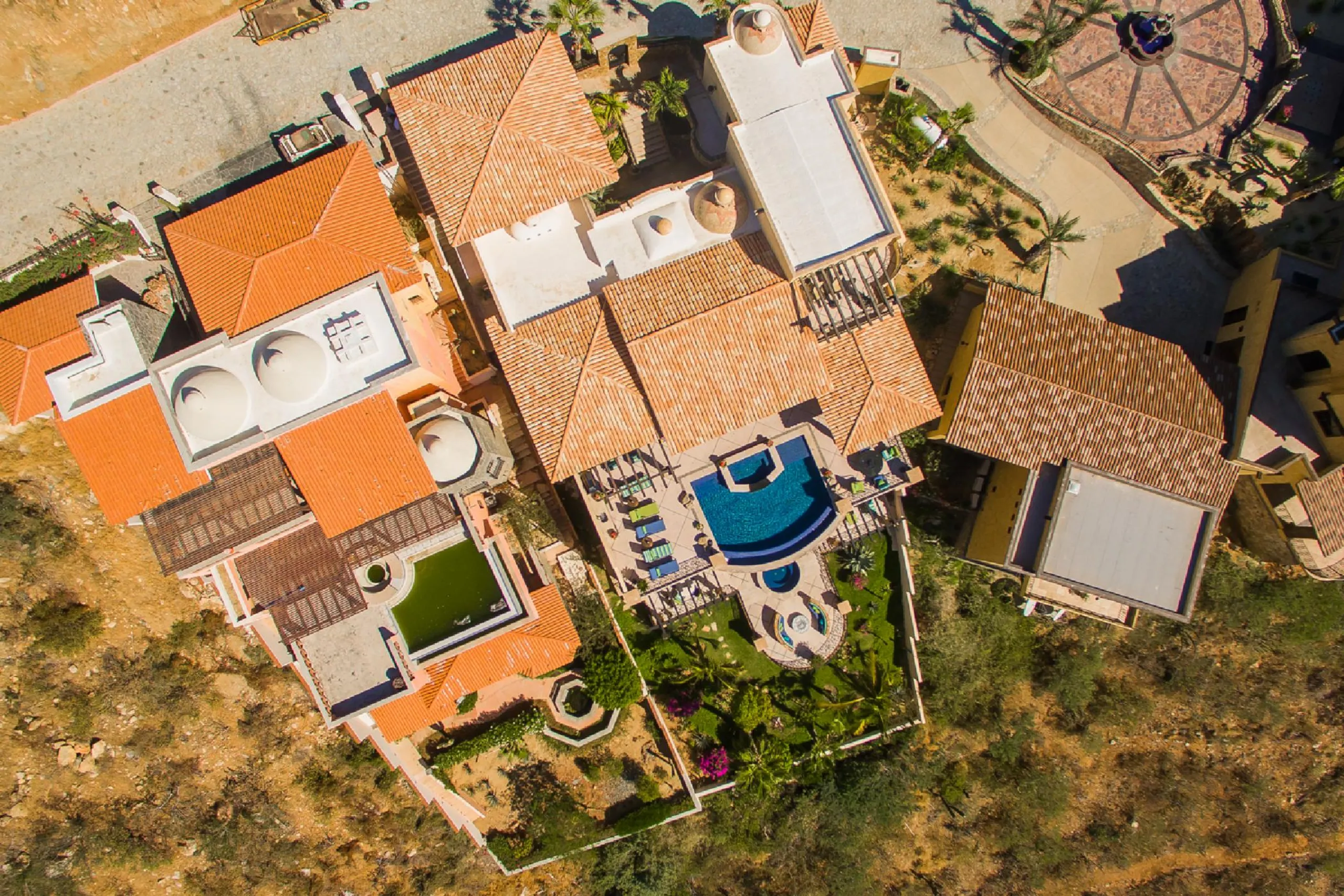 Mexican Colonial Los Cabos Estate with Infinity Pool and Ocean Views — photograph 8