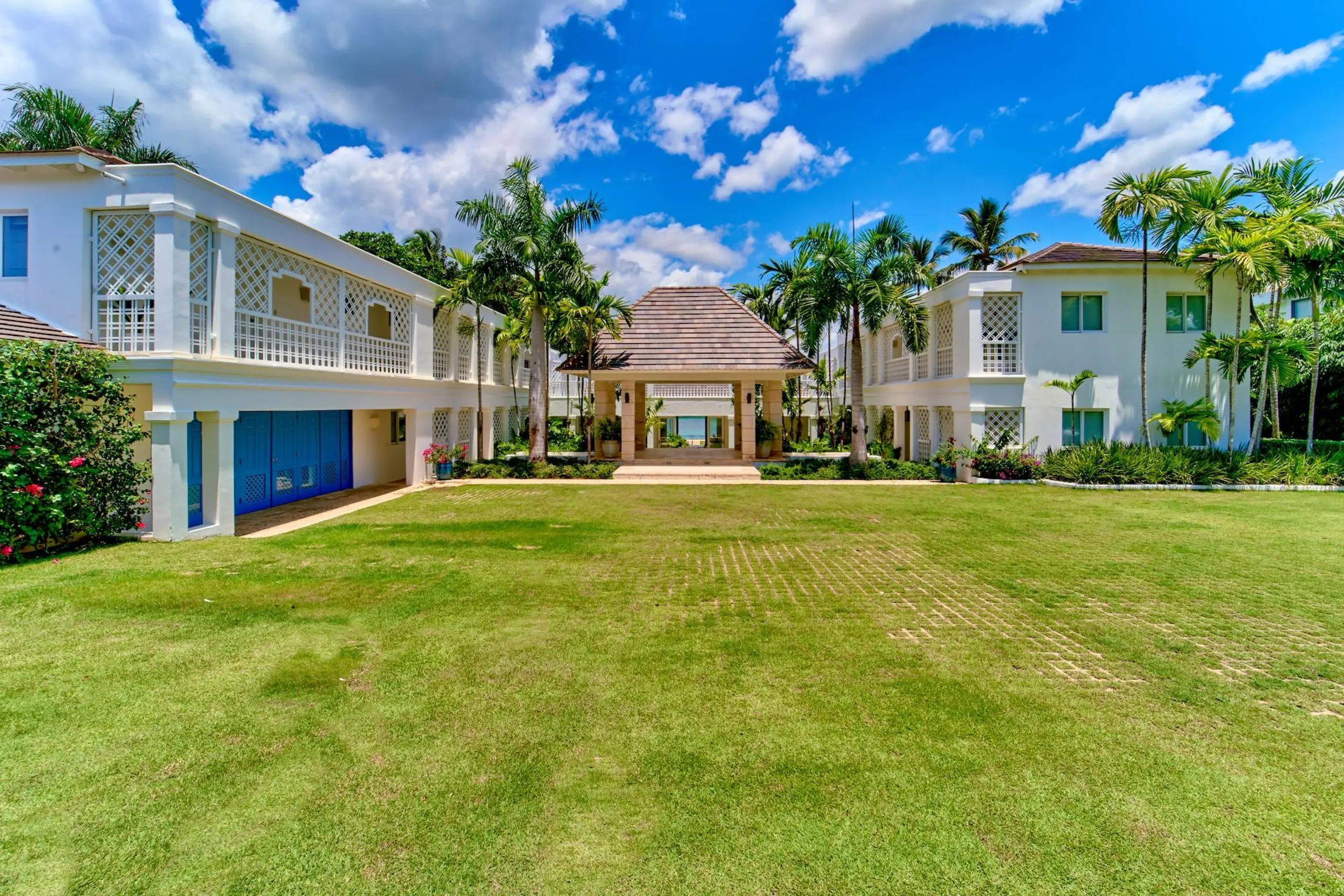 Elegant Serenity in Punta Minitas with Private Pool and Lovely Views — photograph 5