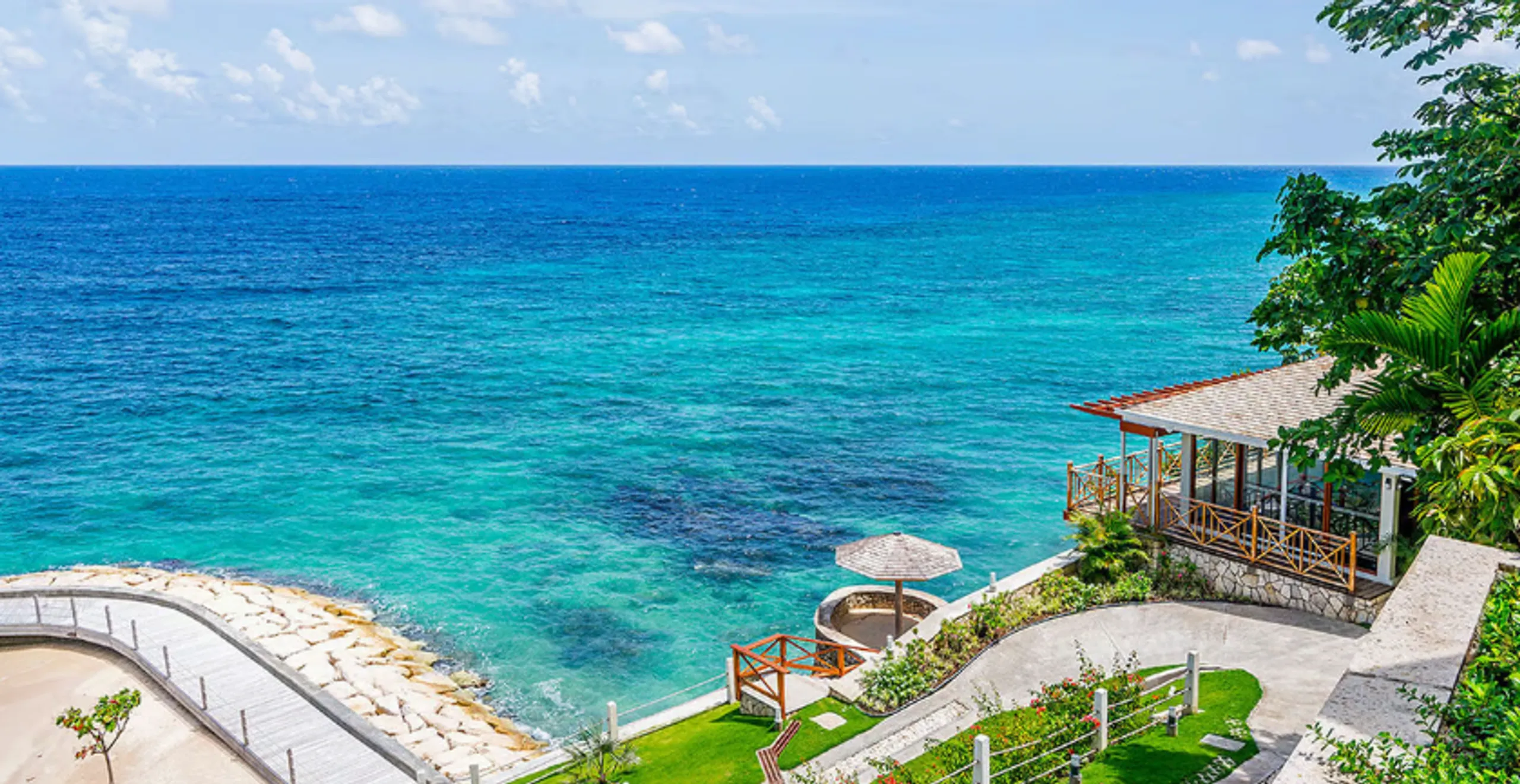 Unforgettable Panorama of Sea Front Luxury Villa with Private Cove & Infinity Pool — photograph 3