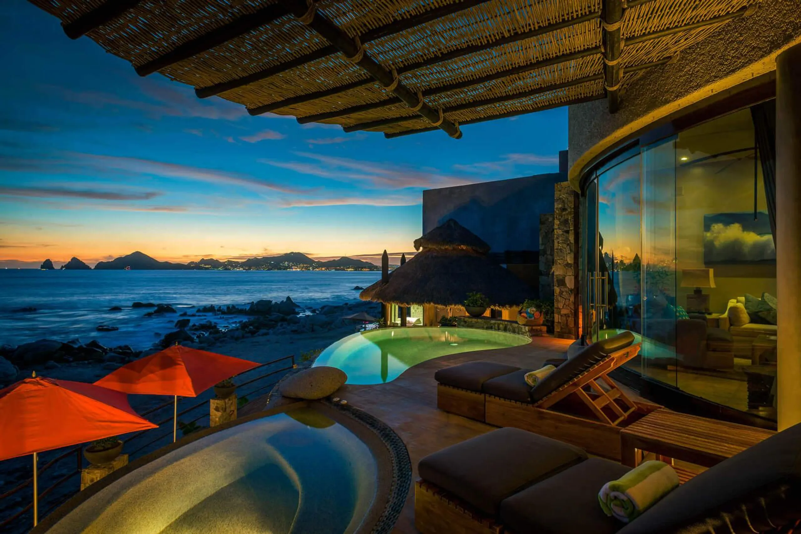 Impeccably Designed Villa Haven with Heated Infinity Pool and Private Beach Access — photograph 6