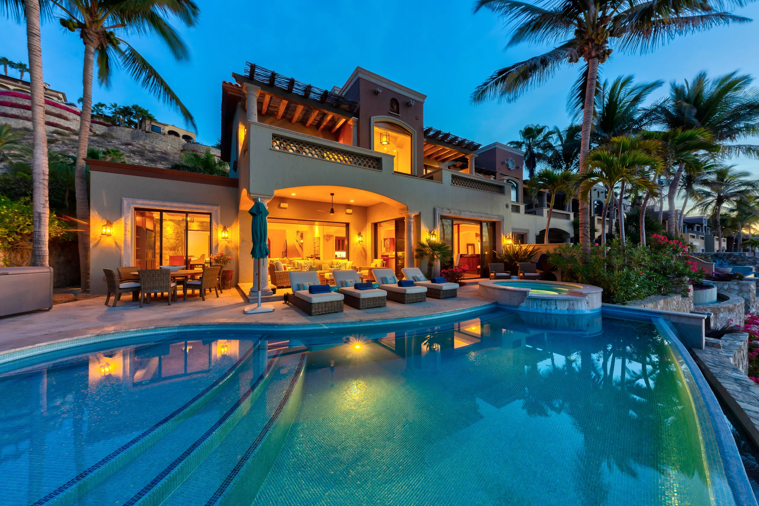 Majestic 4000 Sqt Beachfront Villa with Private Swimming Pool and Club Access, Los Cabos