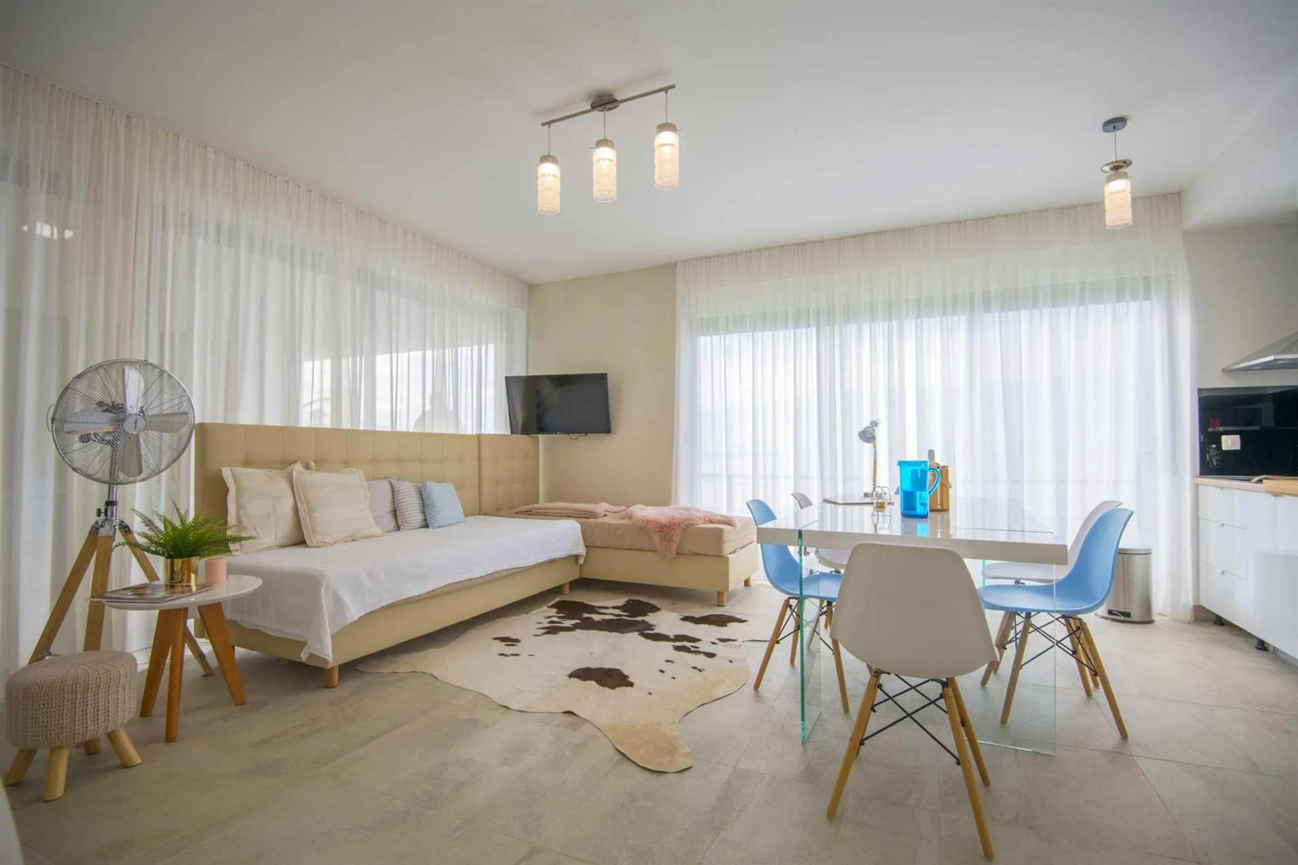 Posh Two-Story Villa with Pool and Breathtaking Views in Dalmatia — photograph 9