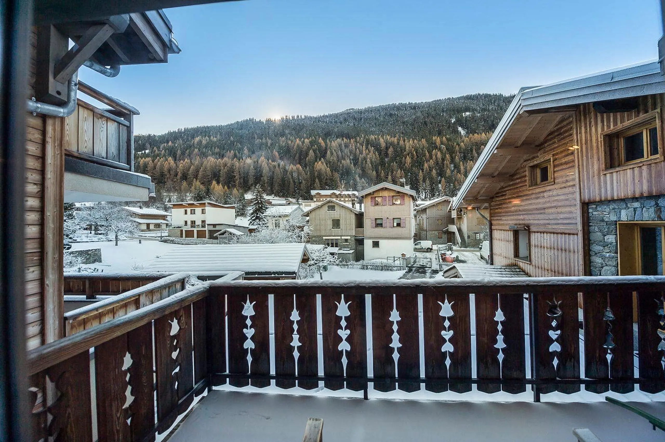 Serene Villa in Courchevel with Spacious Living Area and Cozy Bedrooms — photograph 4