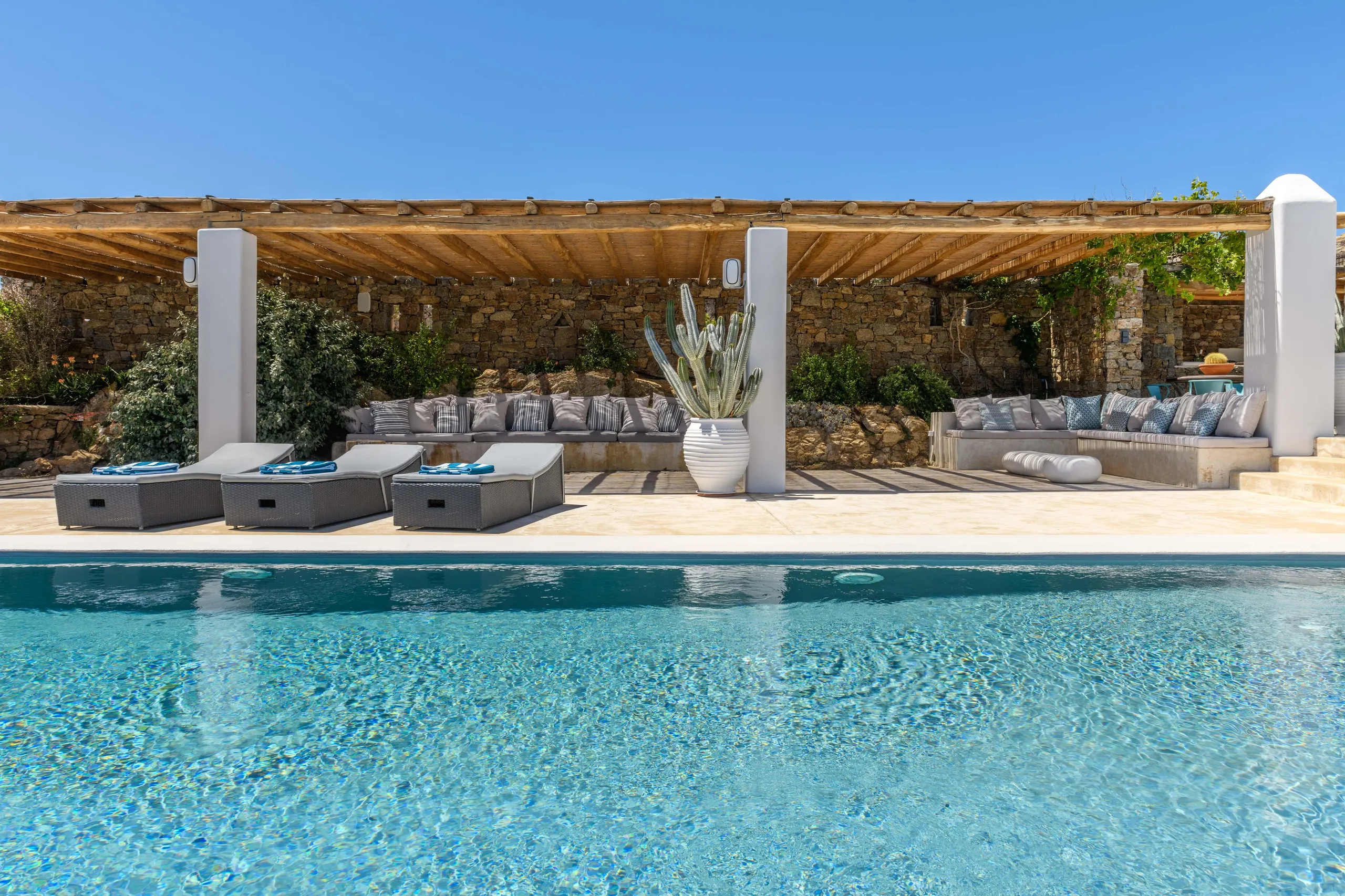 Immaculate Mykonos Villa with Designer Touches, Private Pool, Padel Court, and Panoramic Mediterranean Views — photograph 12
