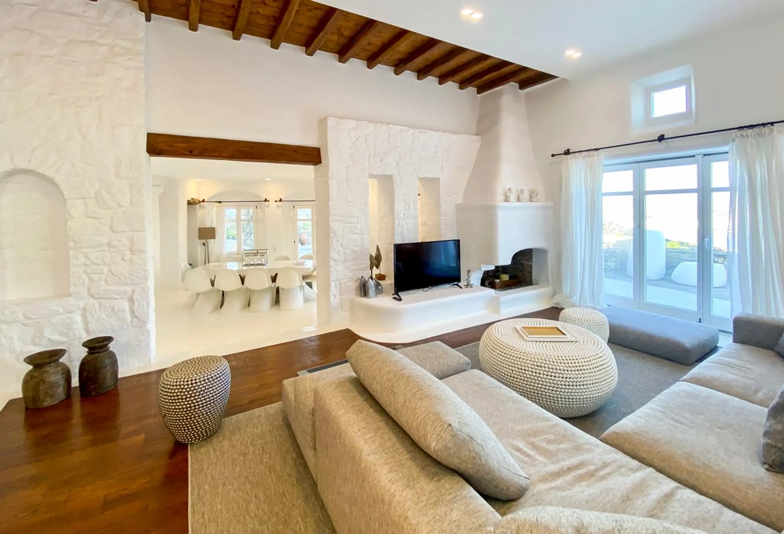Lavish Cycladic Villa with Pool and Overlooking Mykonos View — photograph 9