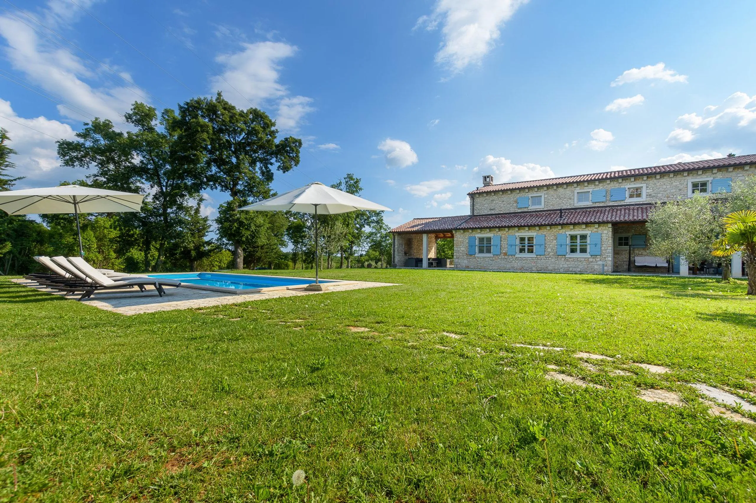 Ornate Villa with L Shaped- Pool with Serene Park Views from — photograph 3