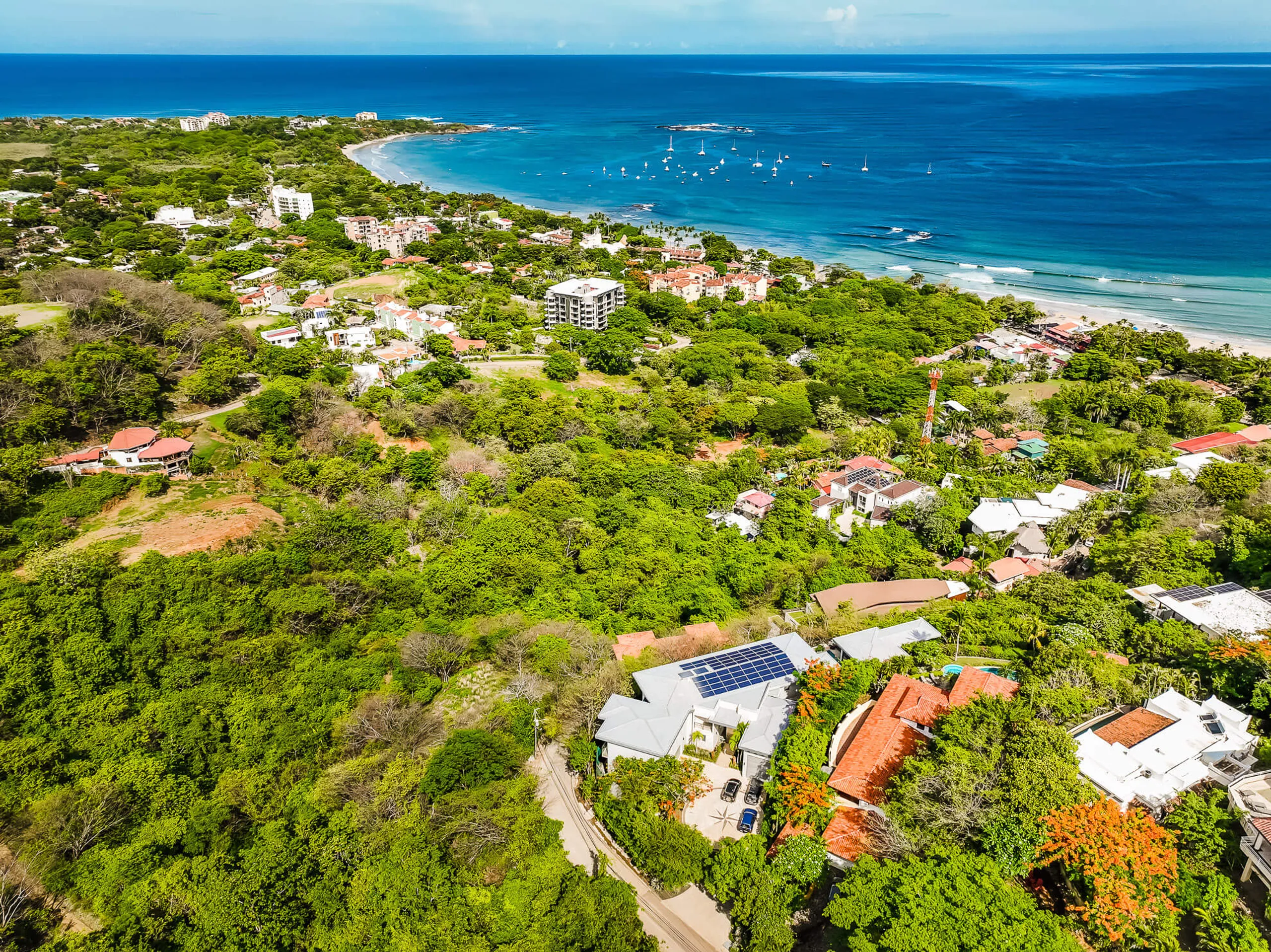 Sprawling 15 Bedroom Estate with Two Pools, and Ocean Views — photograph 10