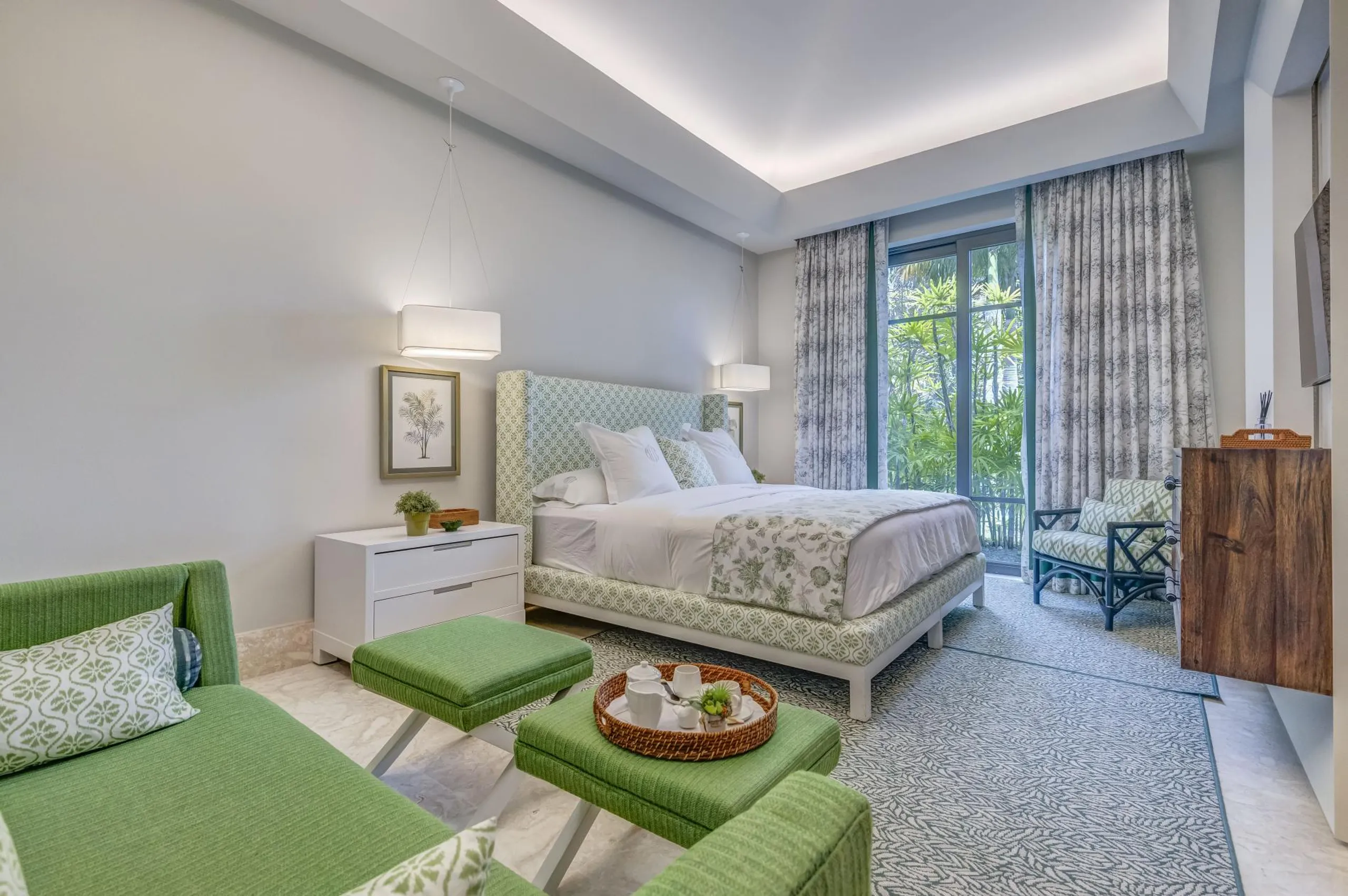Family-Friendly Villa with Private Pool, Golf Course View — photograph 9