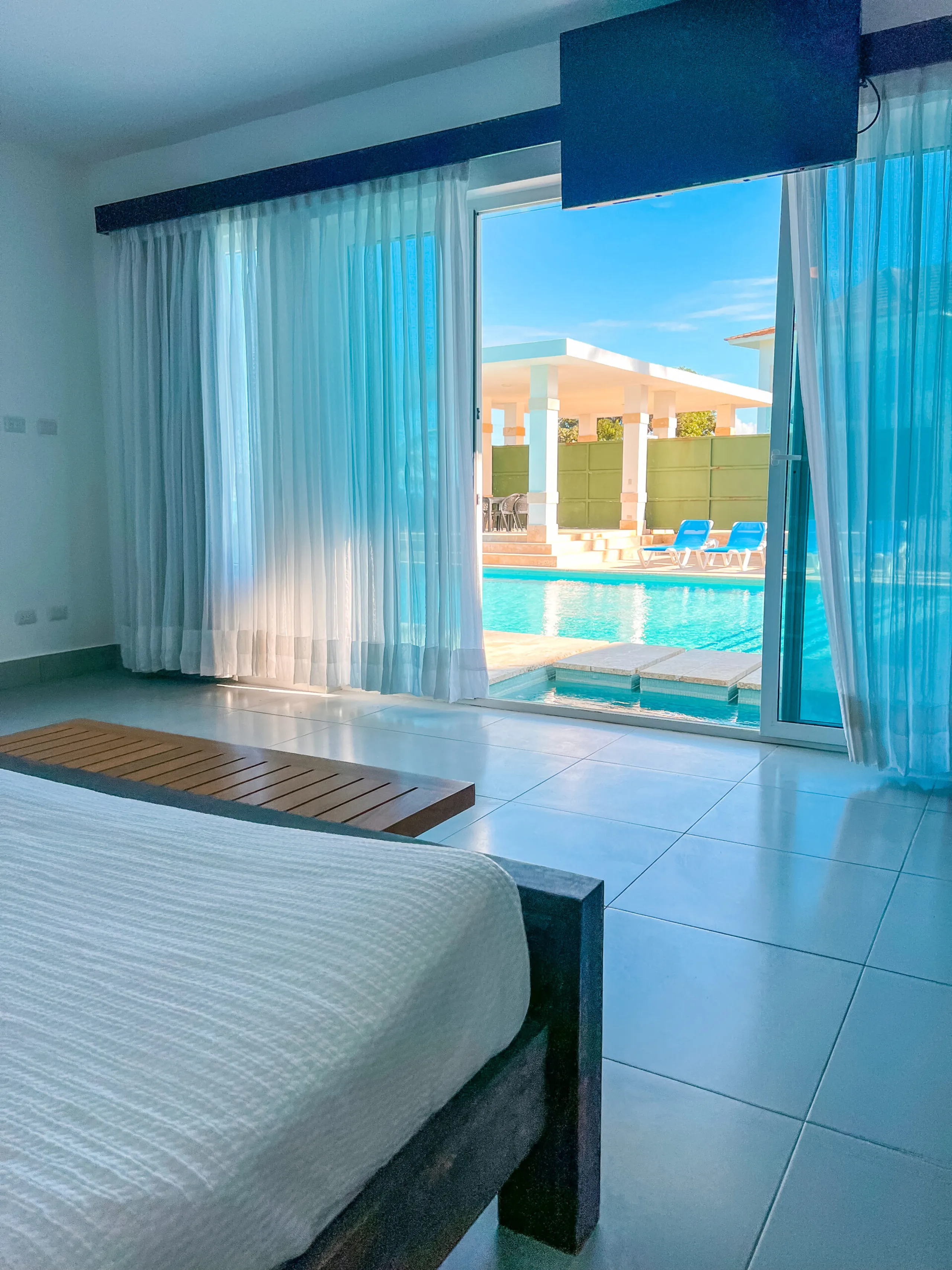 Splendid Tropical Villa with Infinity Pool, Jacuzzi and Stunning Ocean Views — photograph 7
