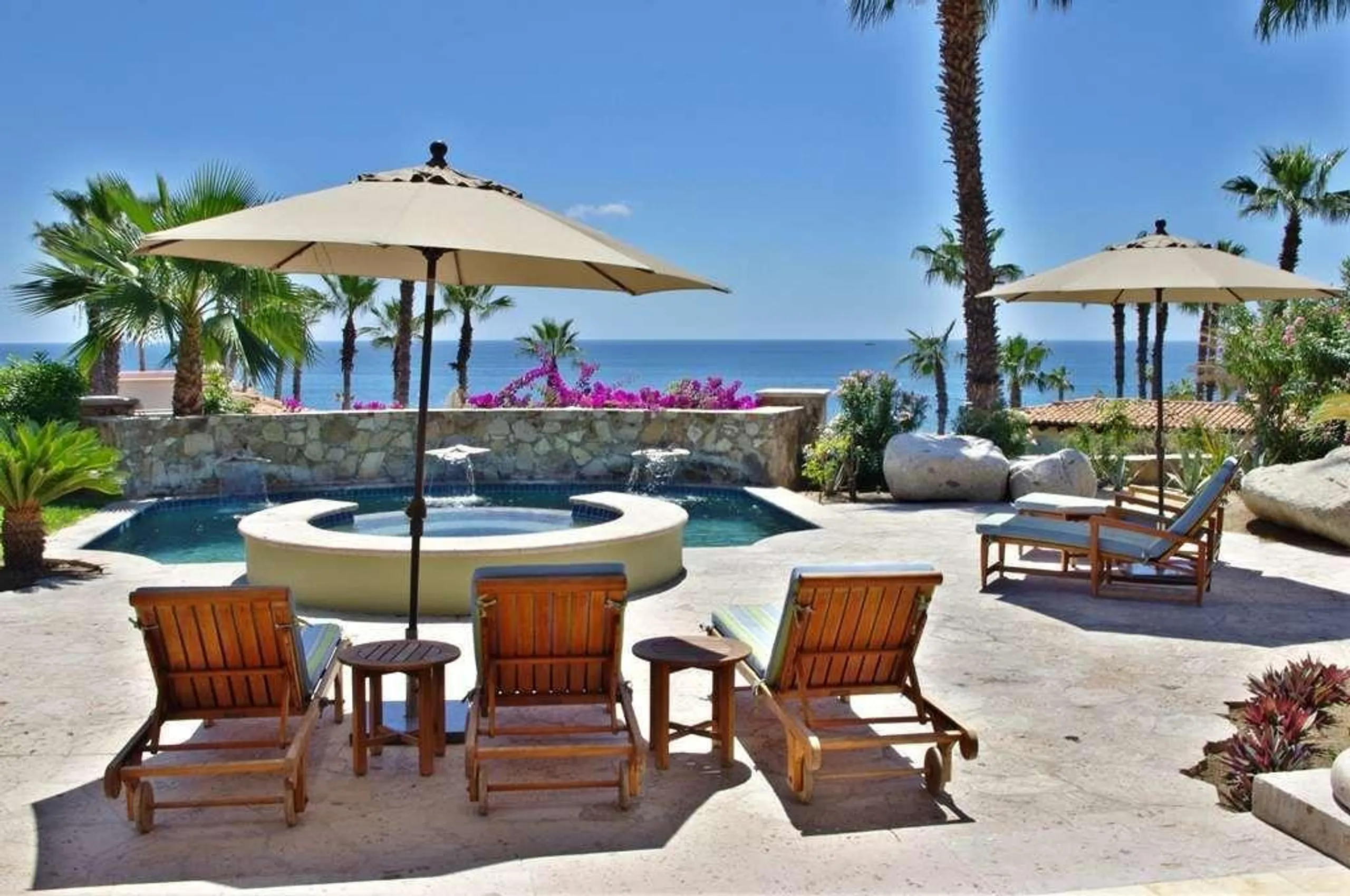 Punta Ballena Beachfront Villa with Private Pool and Ocean Views — photograph 3