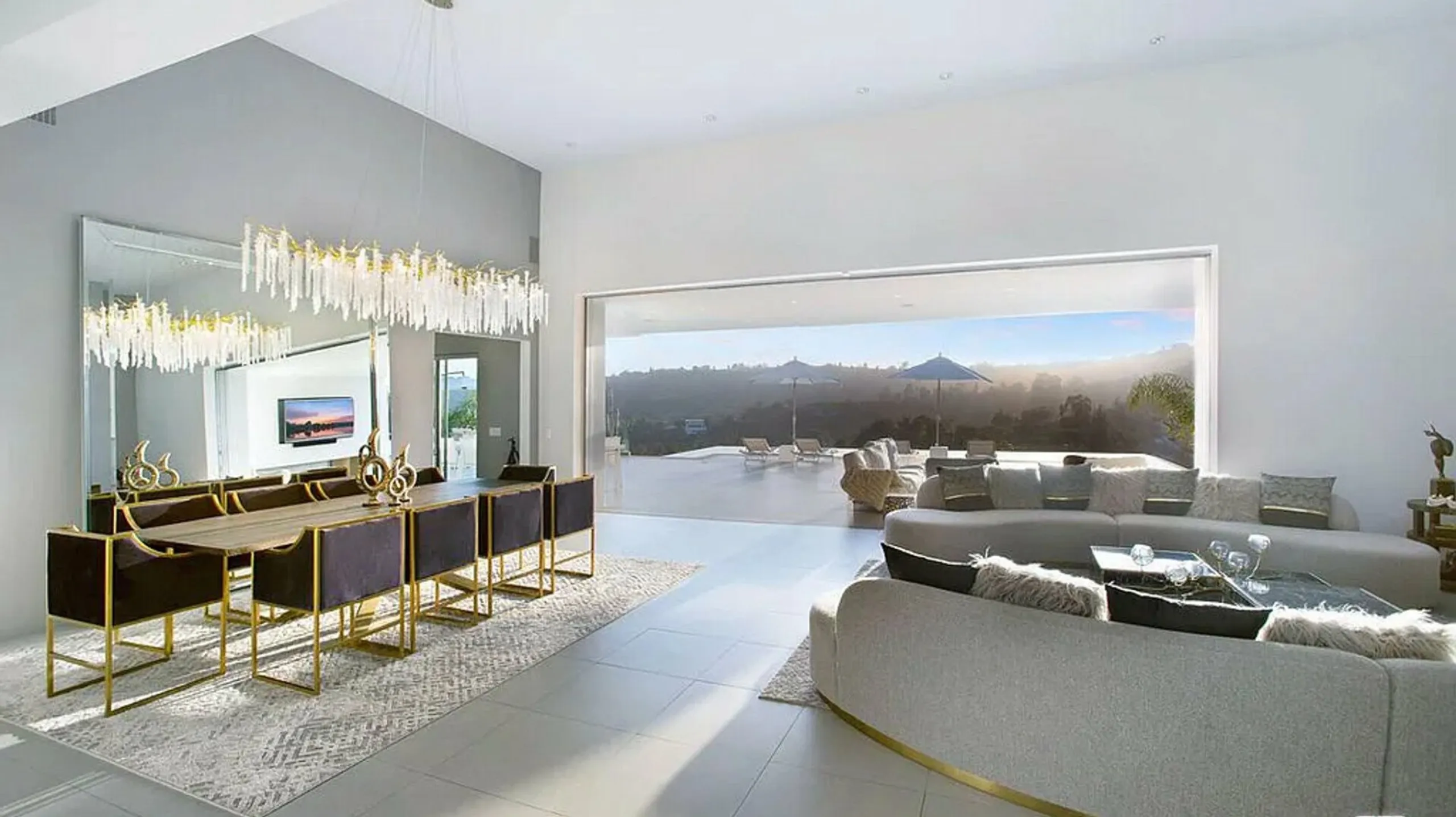 Stunning Beverly Hills Villa with Infinity Pool — photograph 11