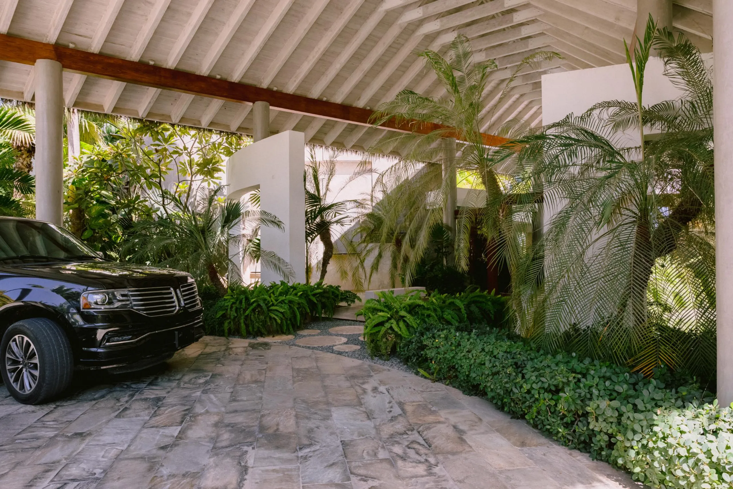 Spacious Villa with Private Pool, Chef & Golf Course Views — photograph 8