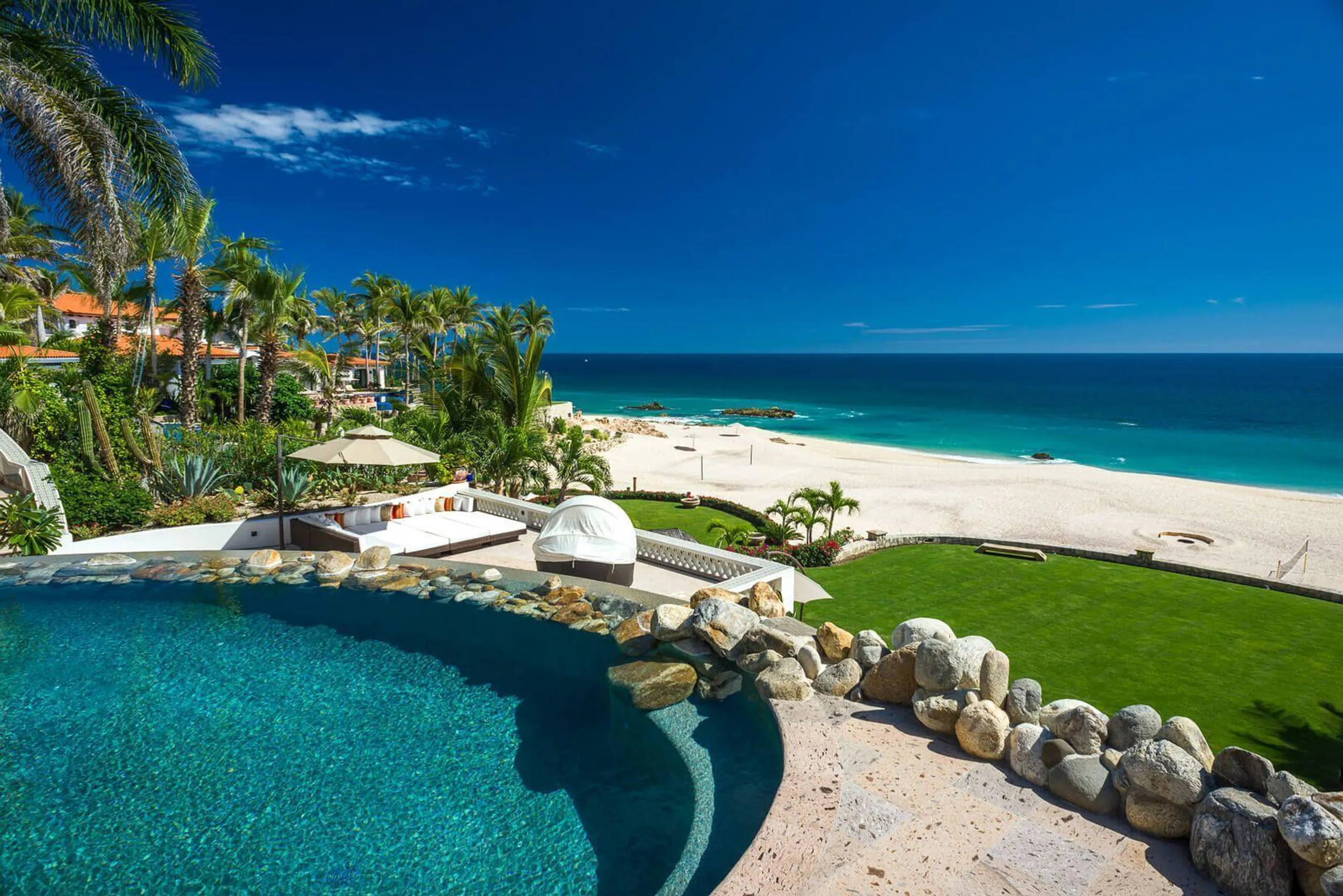 Expansive Palmilla Oceanfront Estate with Private Pool and Ocean Views — photograph 6
