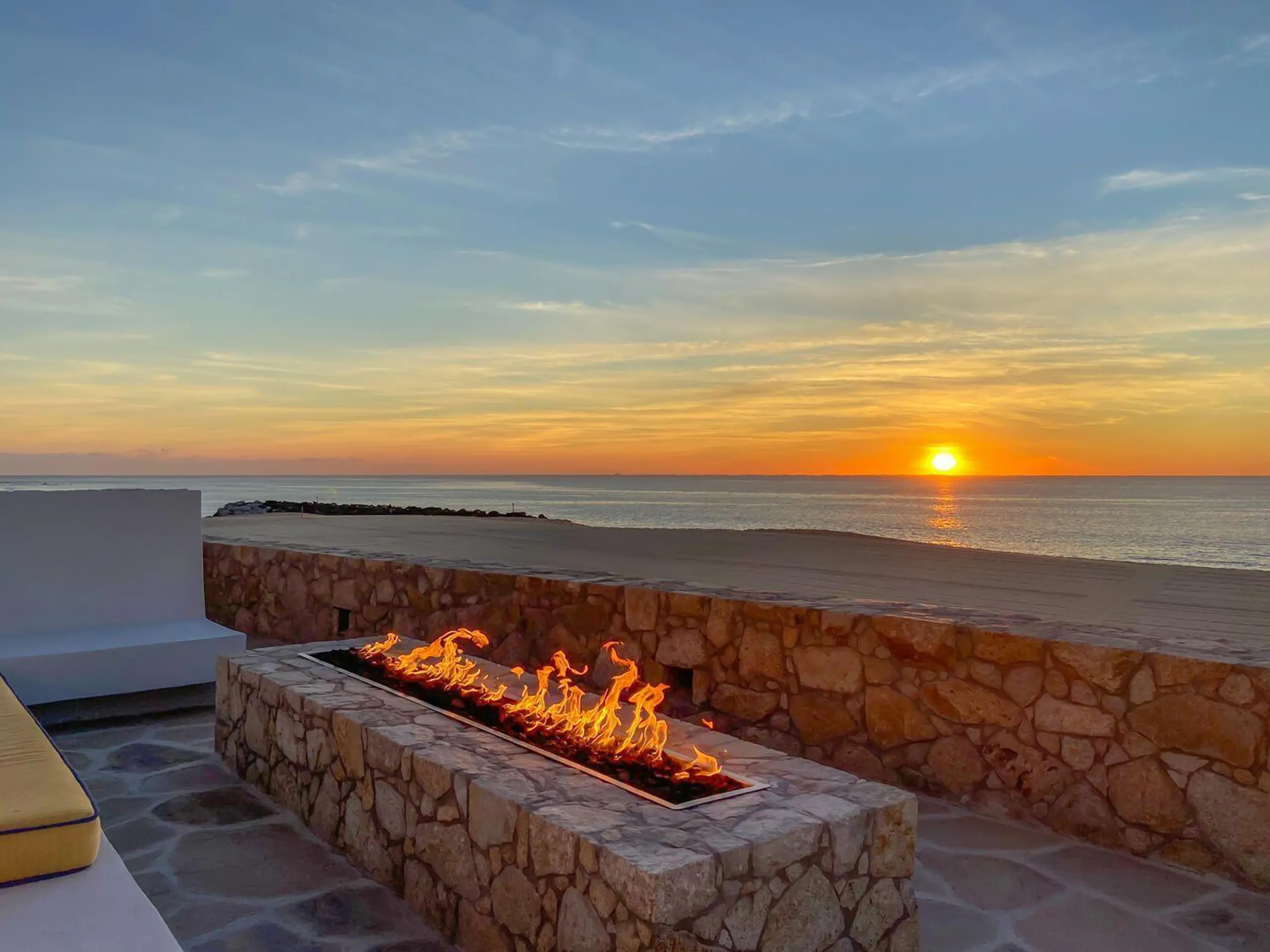 Contemporary Beachfront Villas Del Mar Luxe Retreat with Infinity Pool and Ocean Views — photograph 11