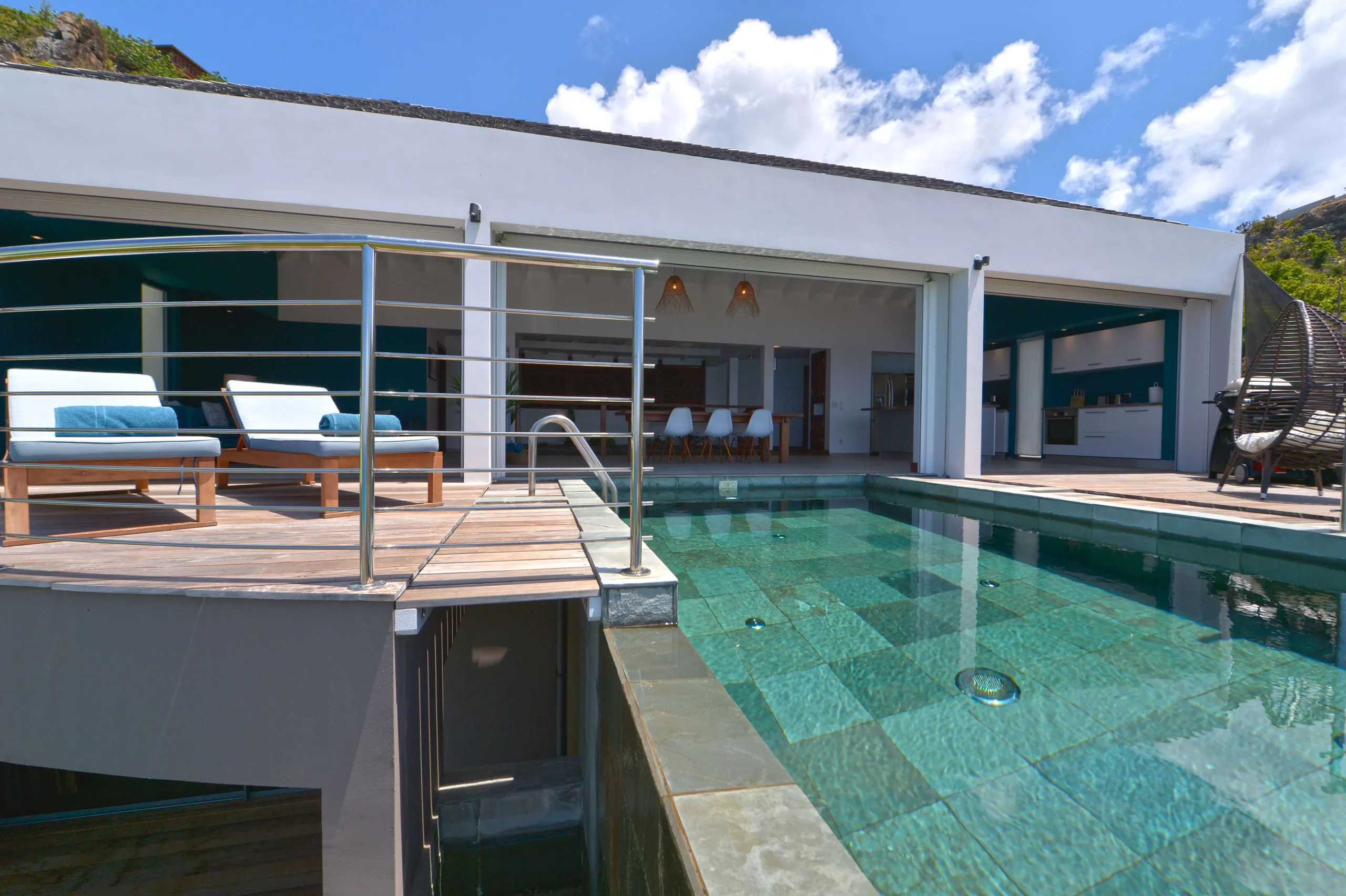 Elegant Contemporary Villa with Infinity Pool and Pristine Views of Flamands Beach — photograph 8