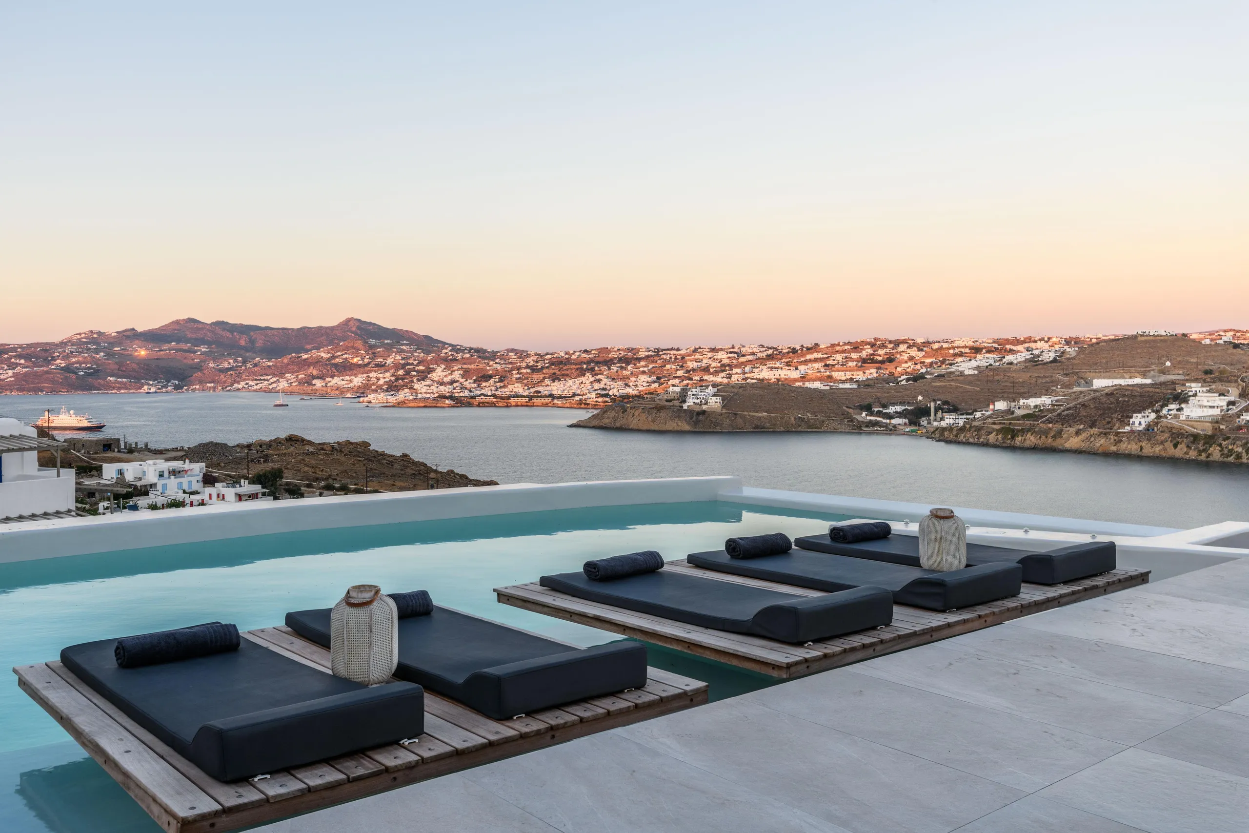 Unforgettable Vacation at this Exquisite Holiday Villa with Pool and Views in Ornos — photograph 5
