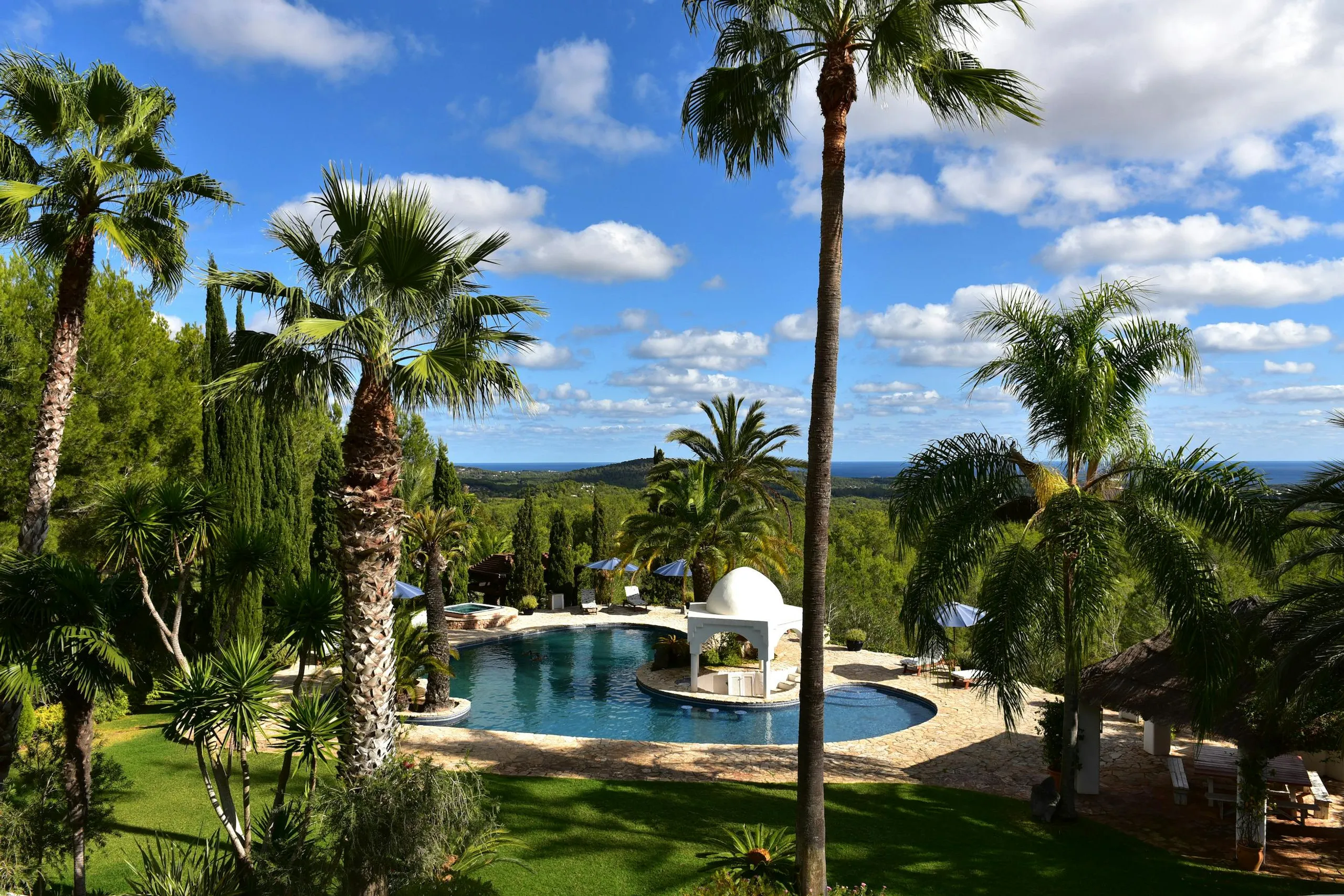 Regal Ibiza Resort-Style Estate with Private Pool and Luscious Garden Grounds — photograph 7