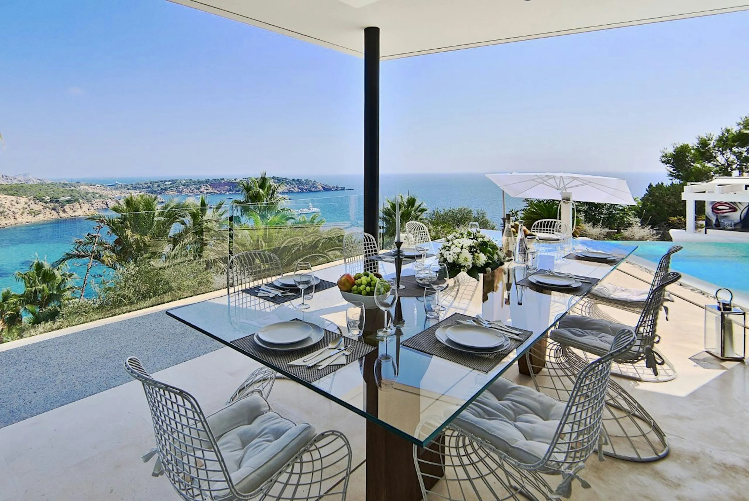 Spectacular Seaview Villa in Ibiza with Infinity Pool and Luxurious Patio Lounge — photograph 8