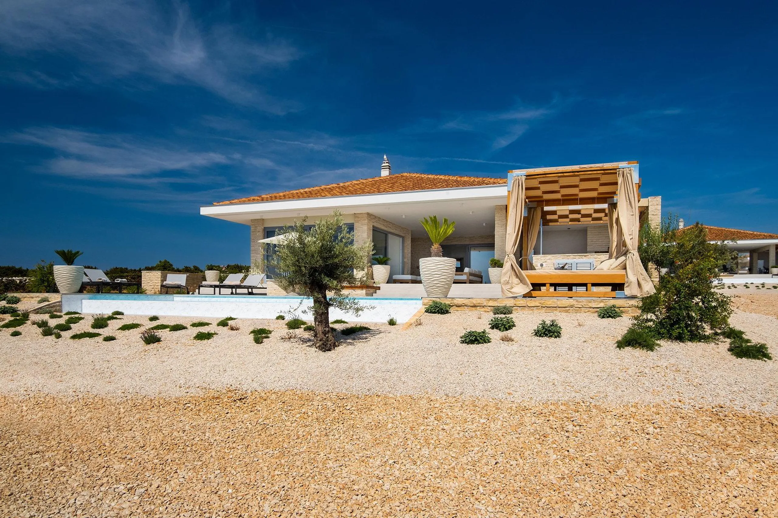 Captivating Villa Oasis in Novalja with Private Infinity Pool and Amazing Sea Views — photograph 10
