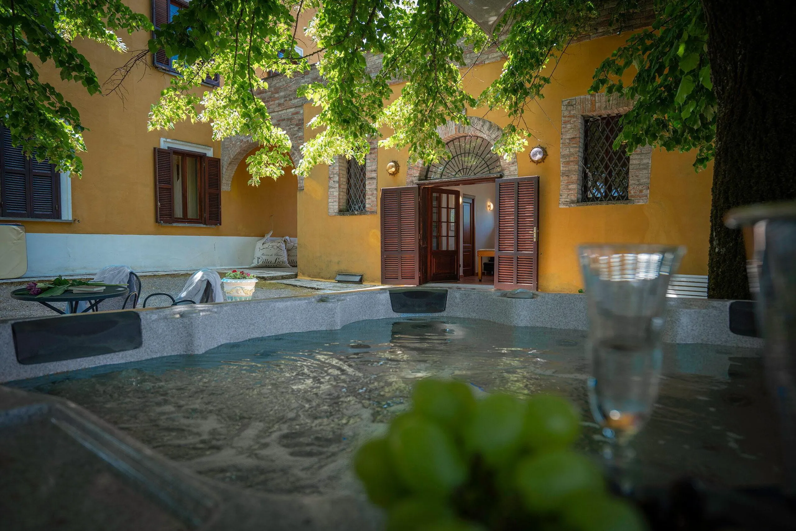 Imposing Localita Pignattaia Estate with Private Pool and Jacuzzi — photograph 6
