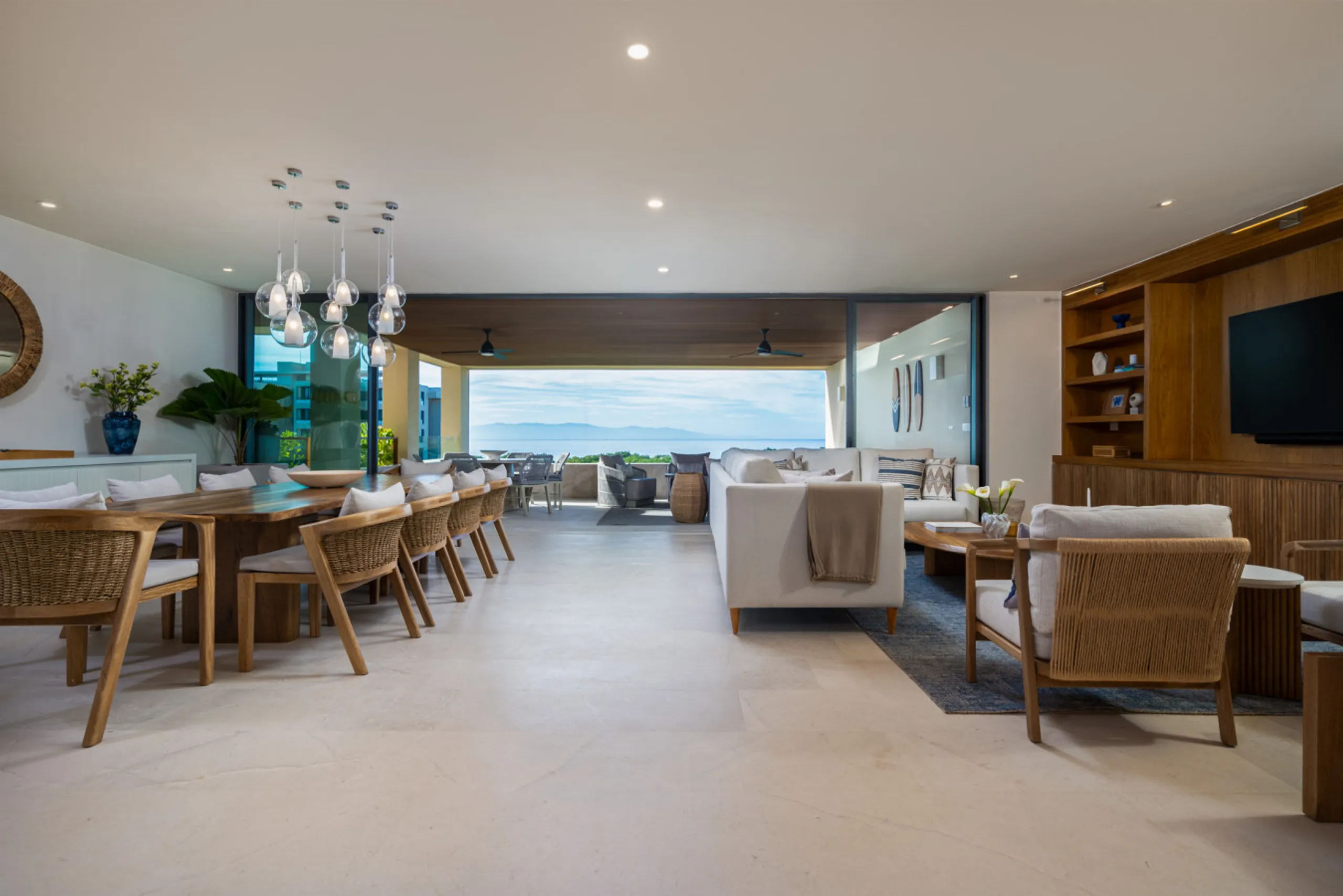 Chic Sophisticated Villa with Lake View and Inifity Pool — photograph 5