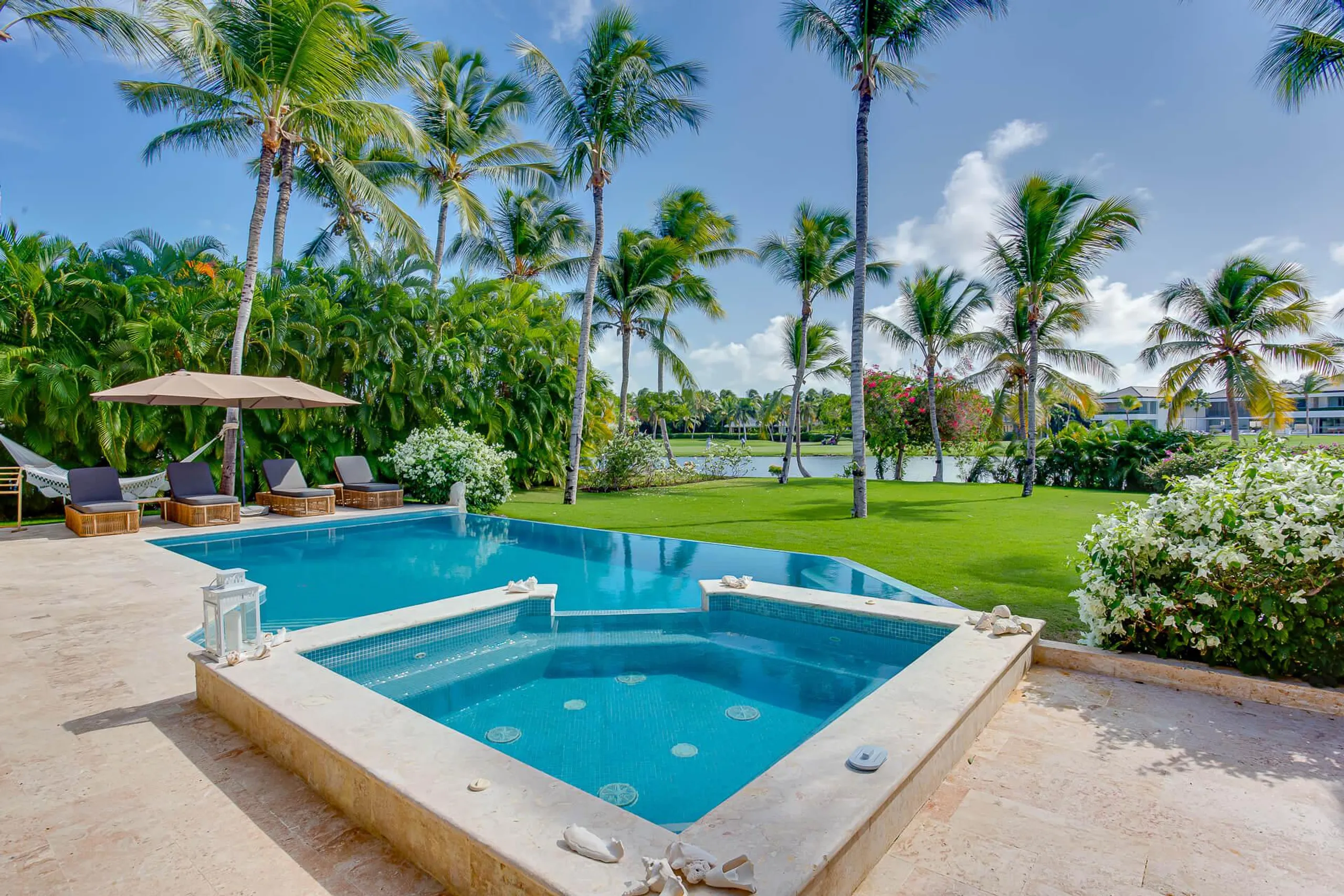 Immaculate White 5-Bedroom Villa in Punta Cana with Private Pool — photograph 7